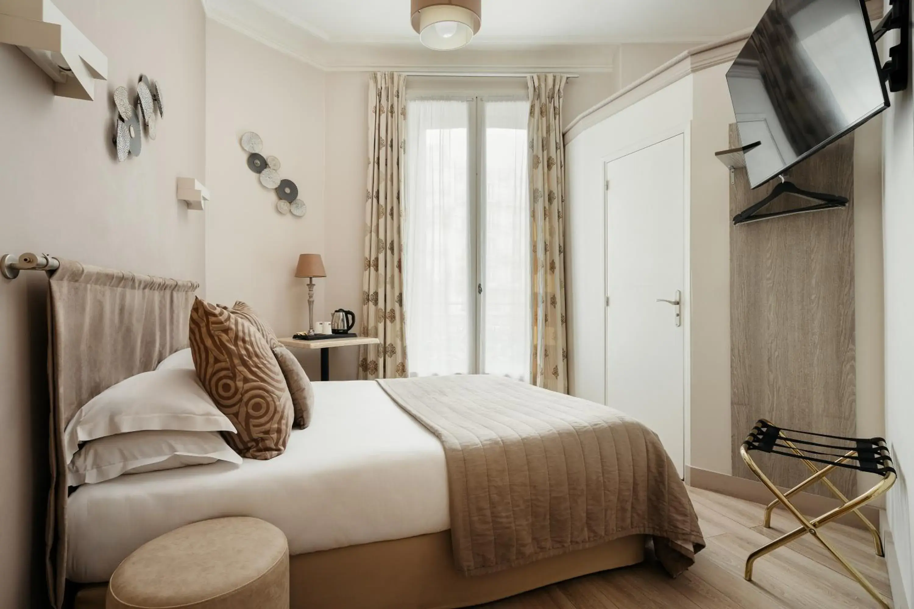 Small Double Room in Hôtel d'Argenson Small Double Room in Hôtel d'Argenson