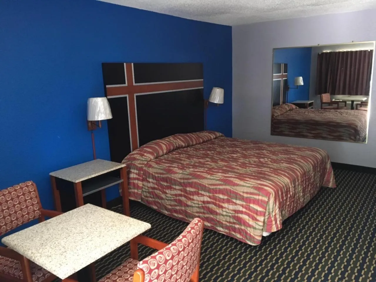 Photo of the whole room, Bed in Fulton Inn