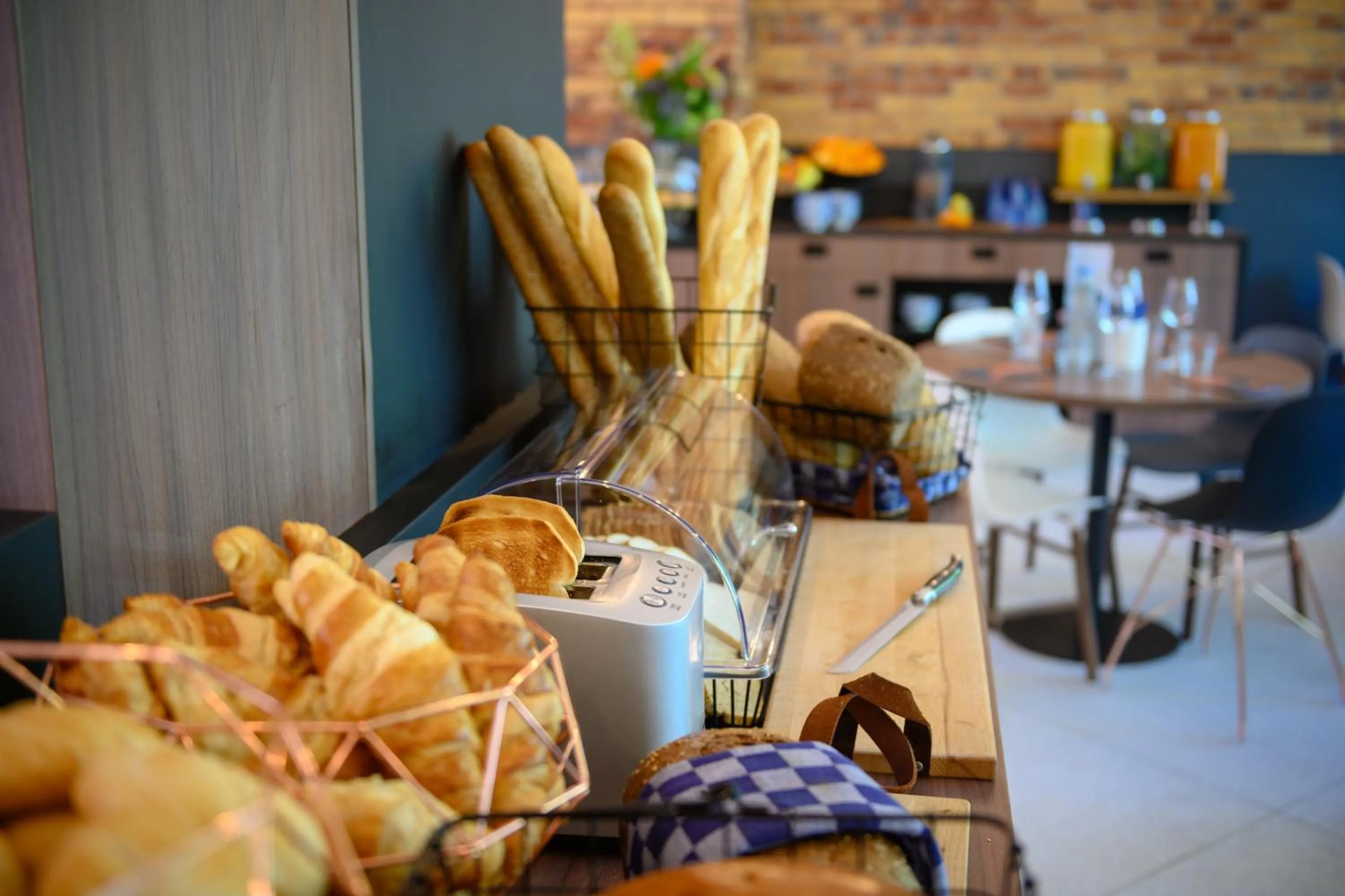 Food and drinks in Tulip Inn Antwerpen