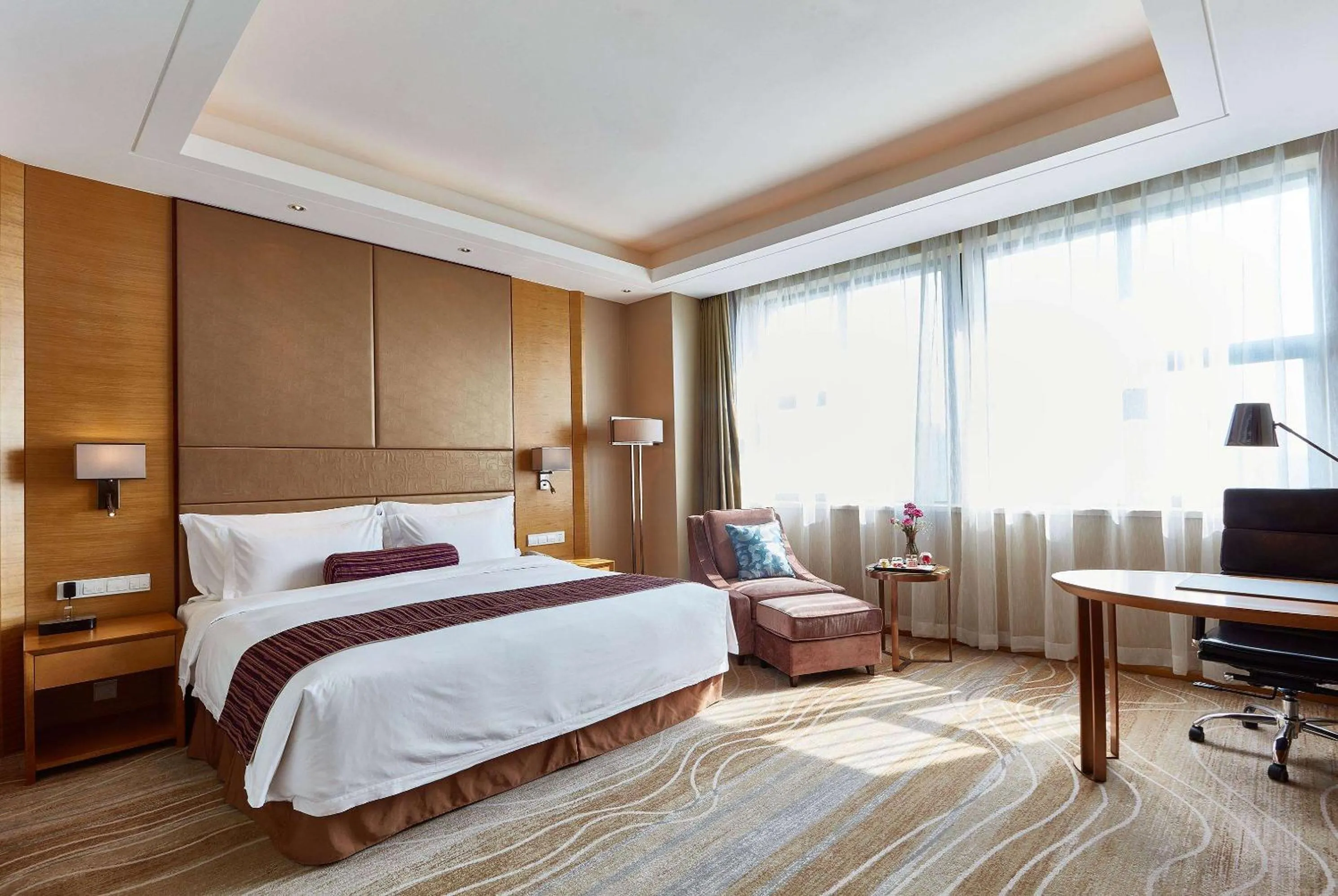 Deluxe Club King Room - Smoking in Wyndham Jingzhou