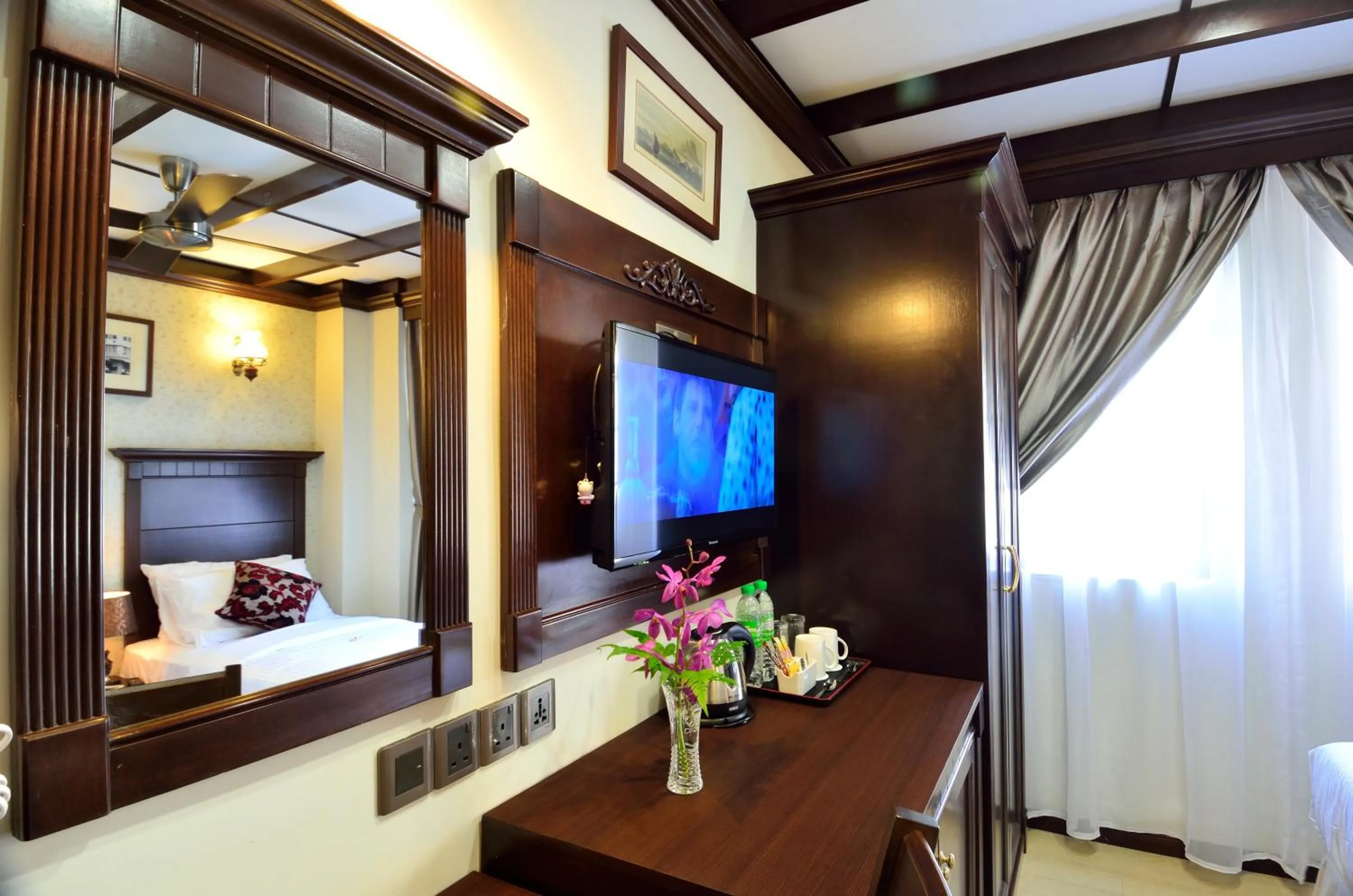 TV and multimedia, Bed in Hotel Kooler Inn