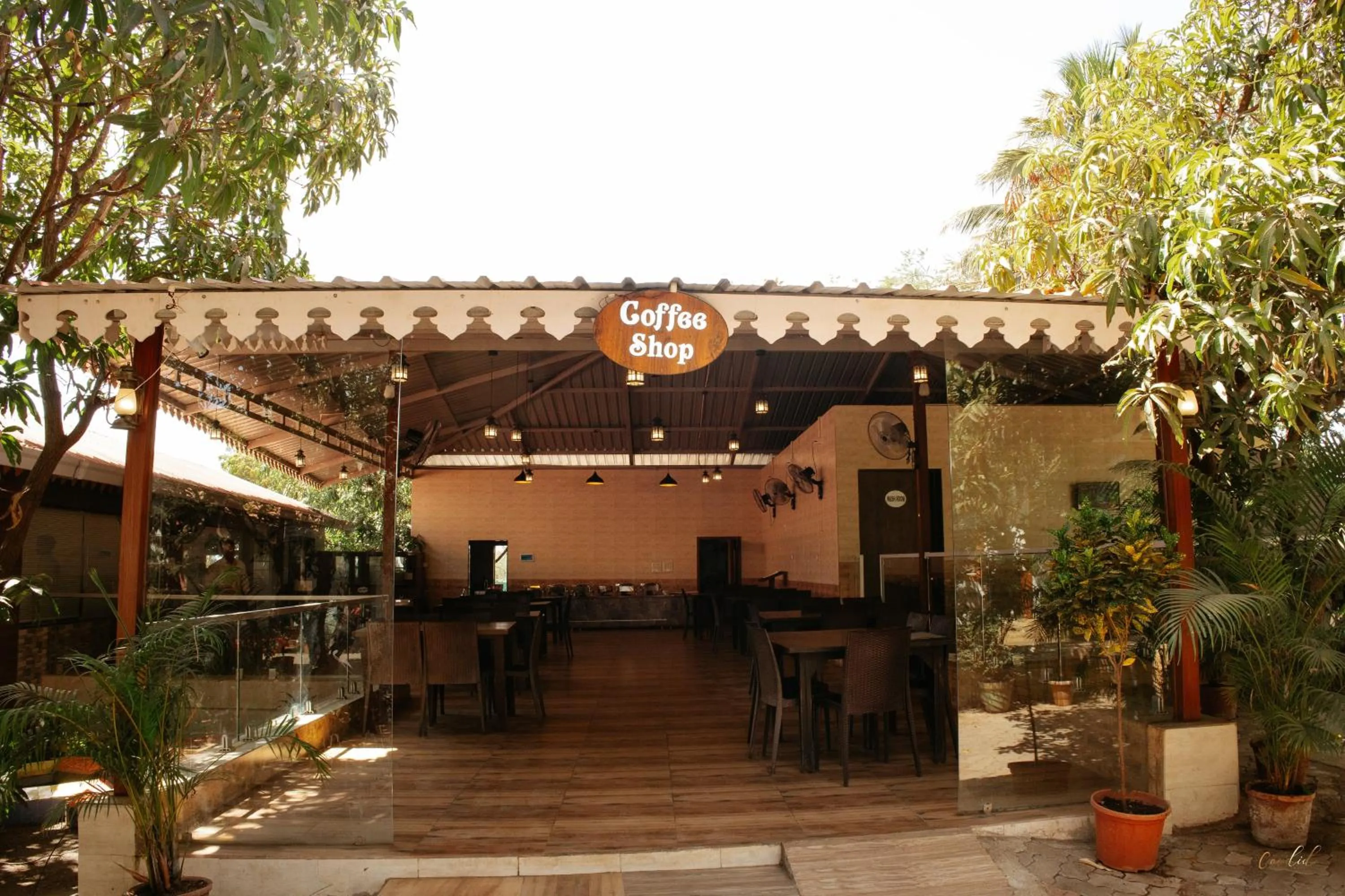 Restaurant/places to eat in Daksh Resort And Amusement Park