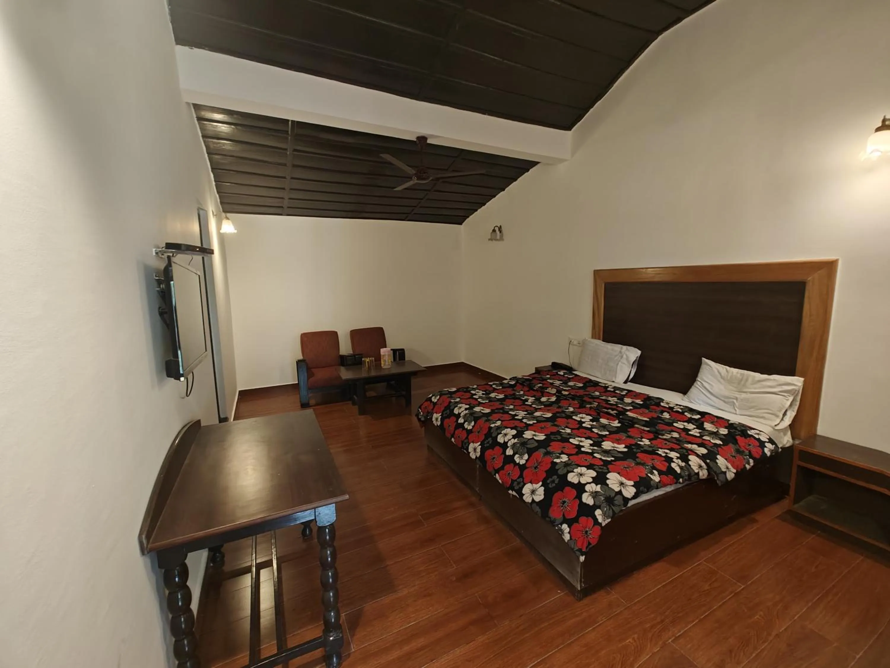 Bed in Hotel Himalayan Club