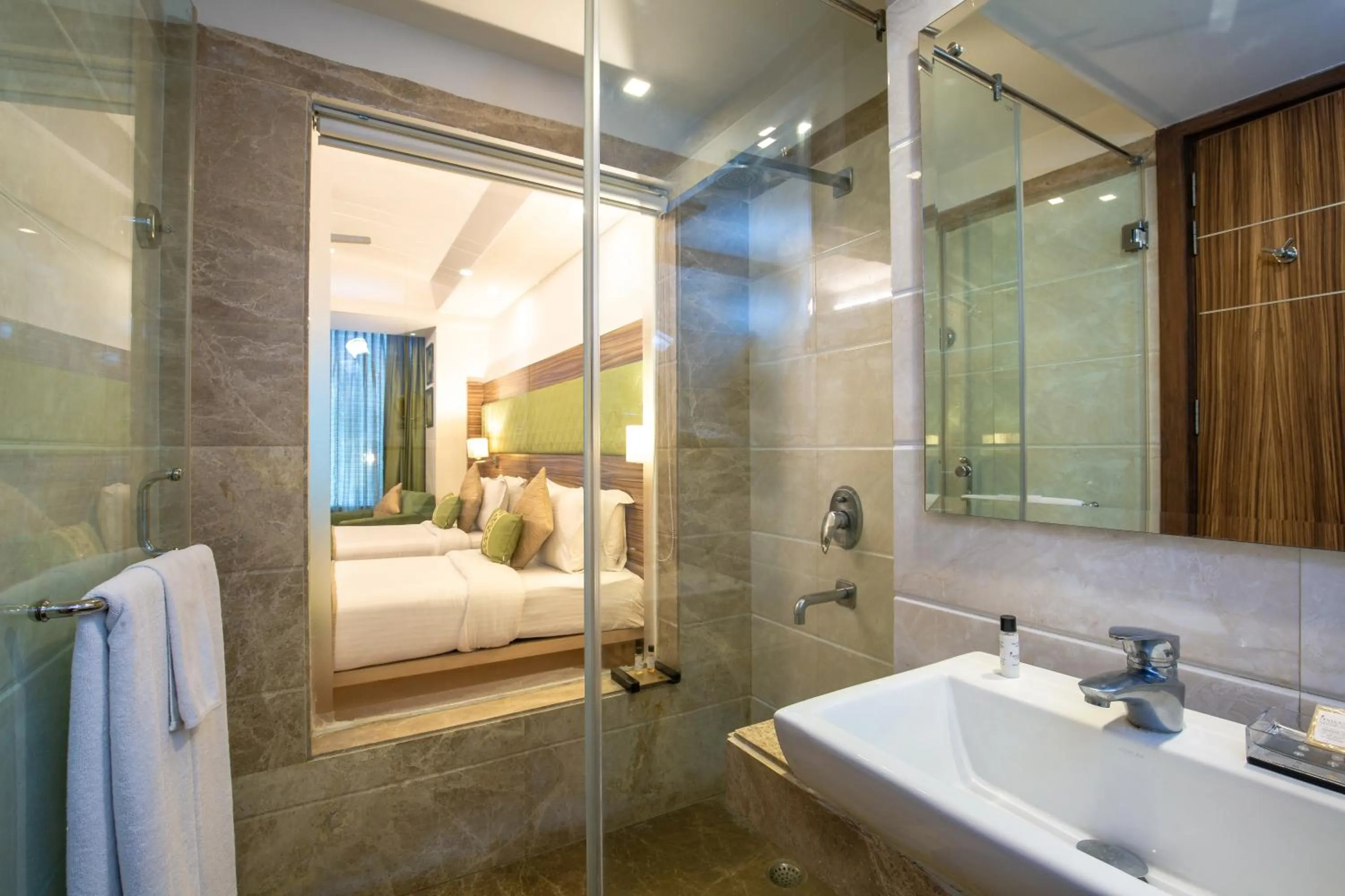 Shower, Bed in Rosewood Apartment Hotel, Gurgaon