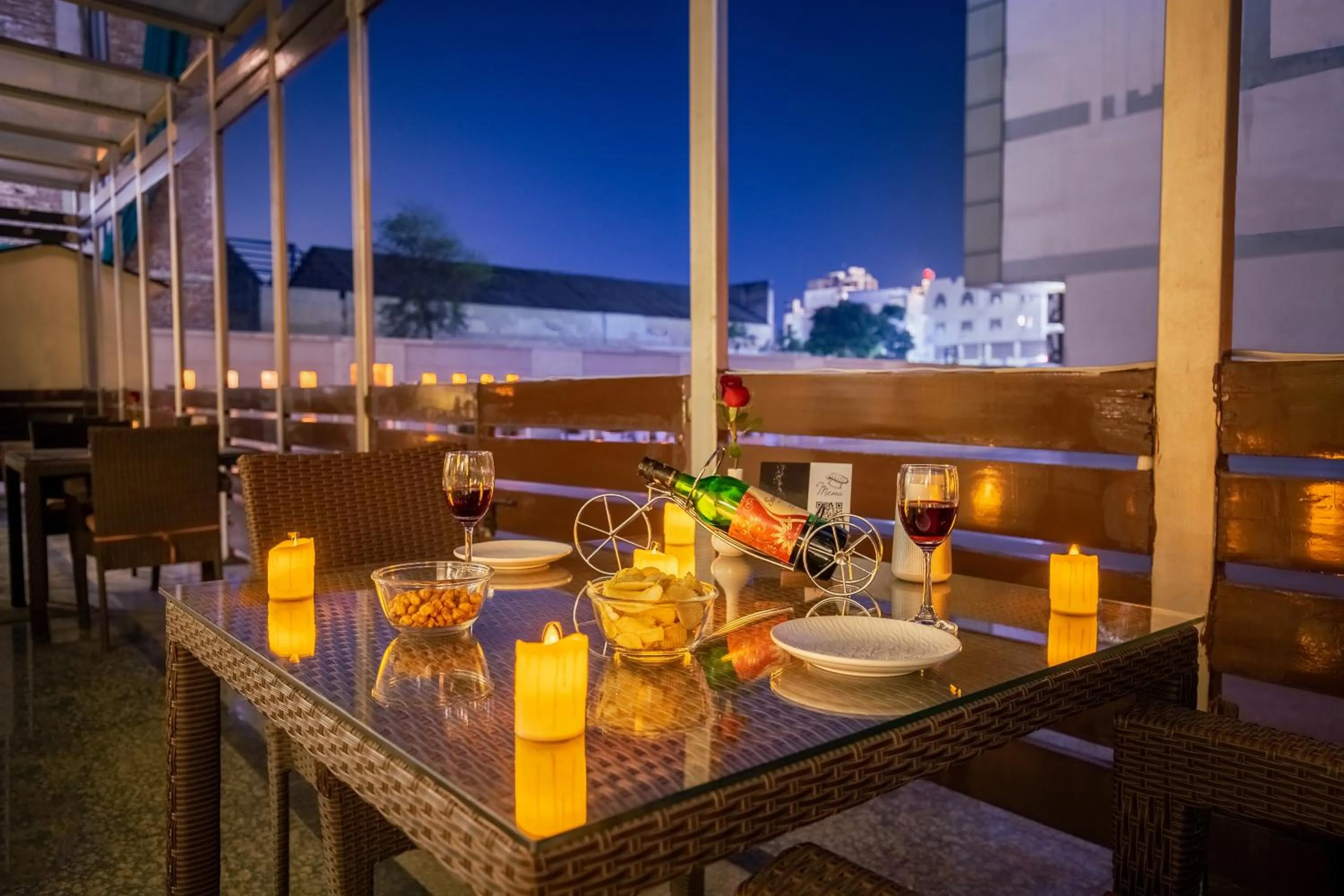 Restaurant/places to eat in Rosewood Apartment Hotel, Gurgaon