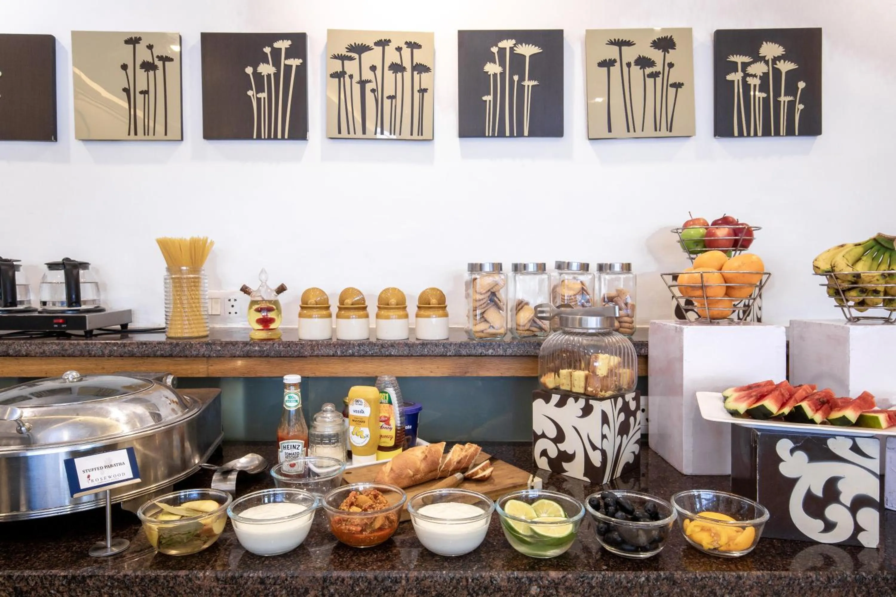 Food and drinks in Rosewood Apartment Hotel, Gurgaon