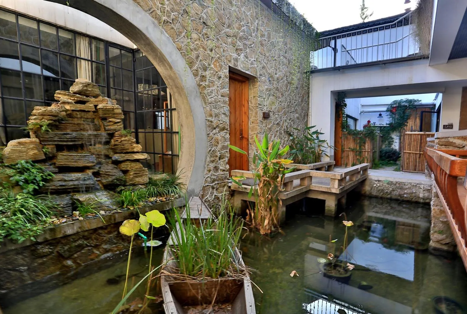 Property building in Youxiake Canal Hotel Hangzhou