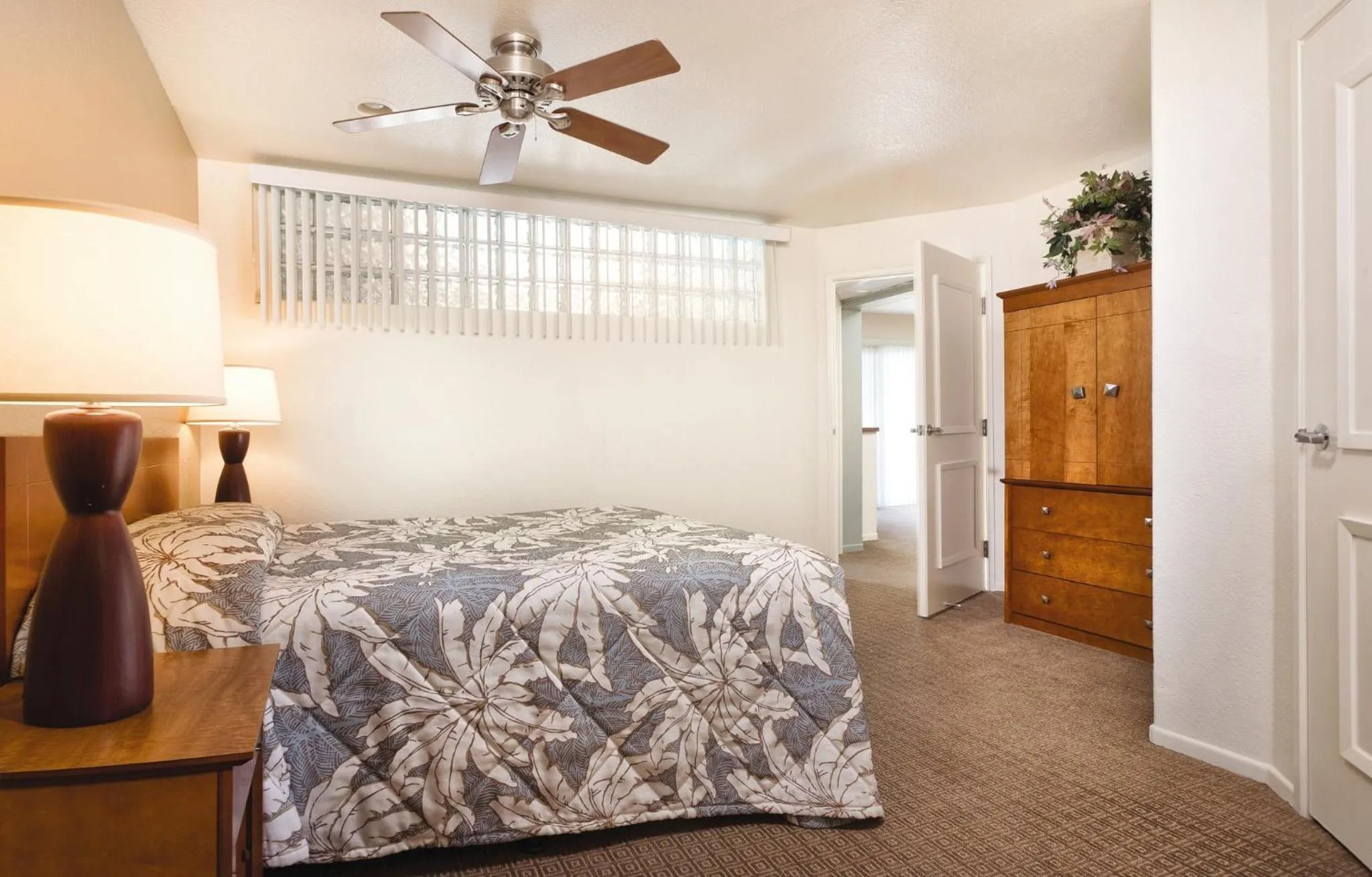 Photo of the whole room, Bed in WorldMark Palm Springs