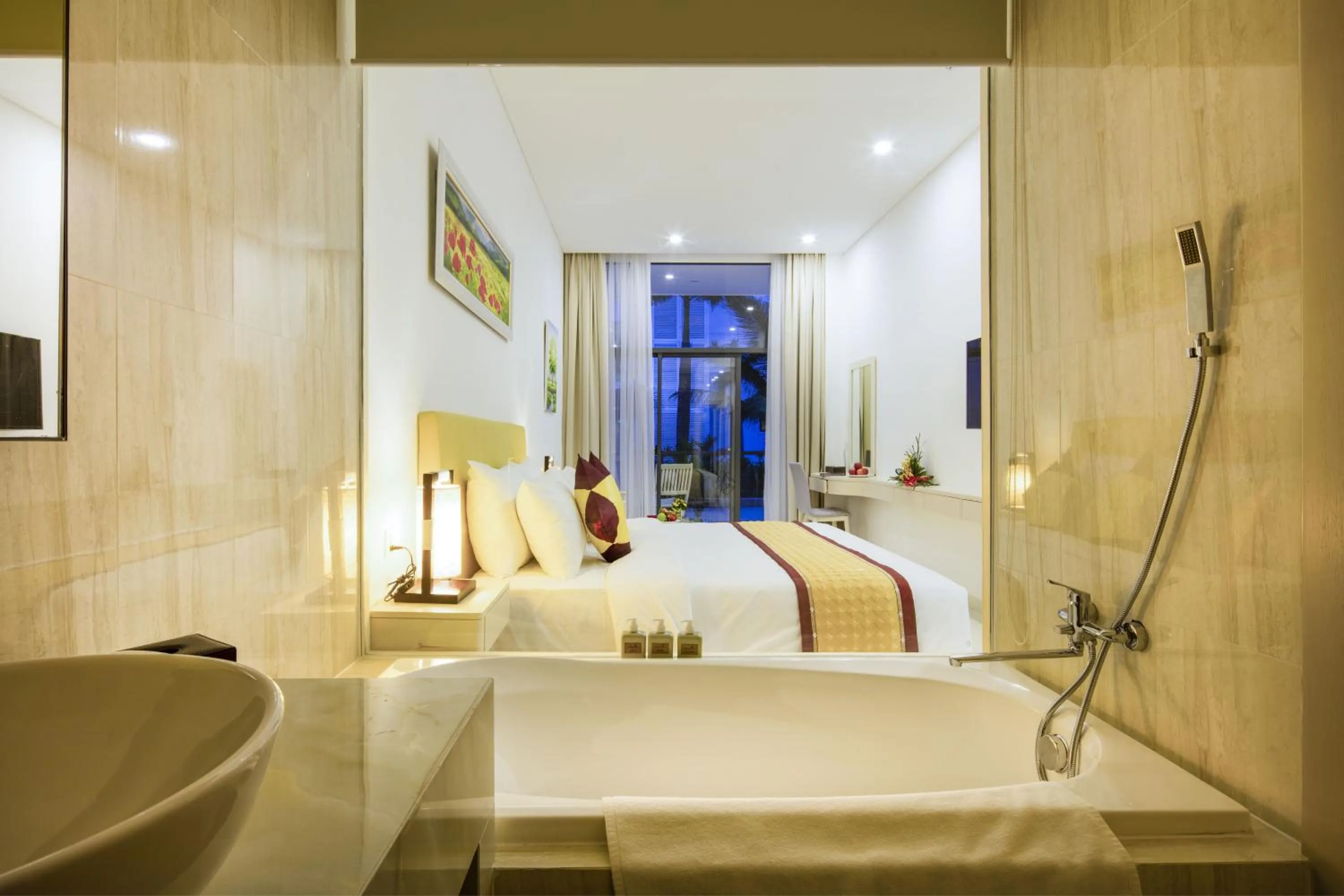 Bathroom, Bed in Diamond Bay Condotel Resort Nha Trang