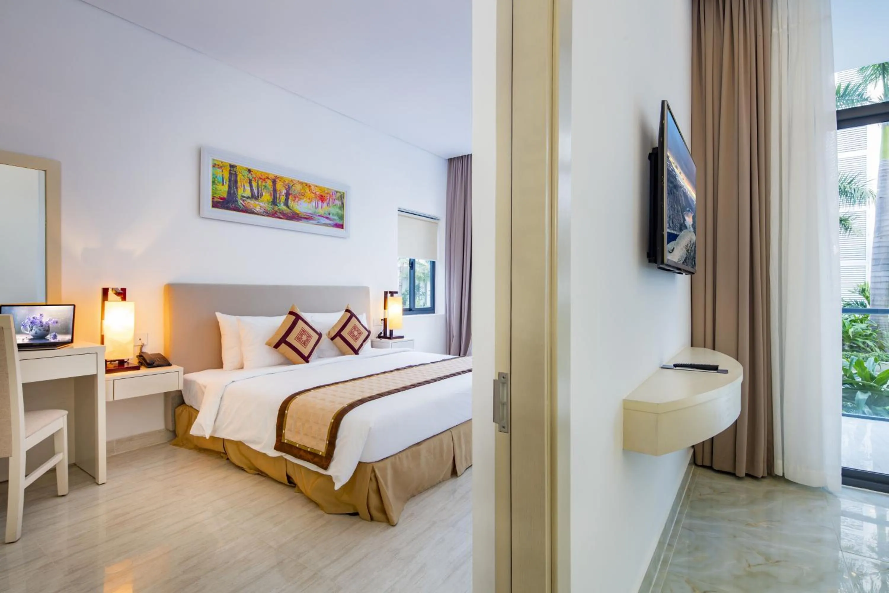 Bedroom, Bed in Diamond Bay Condotel Resort Nha Trang