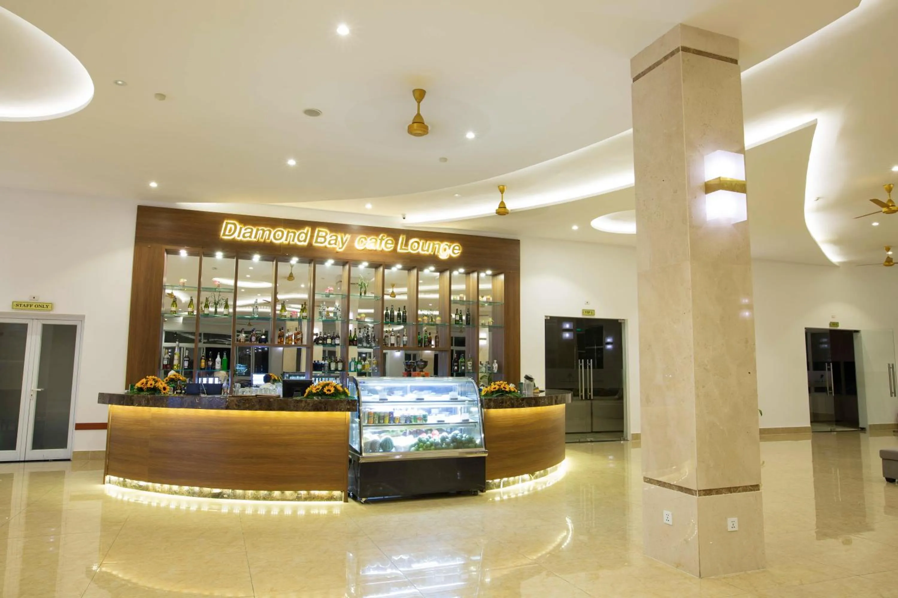 Lounge or bar in Diamond Bay Condotel Resort Nha Trang