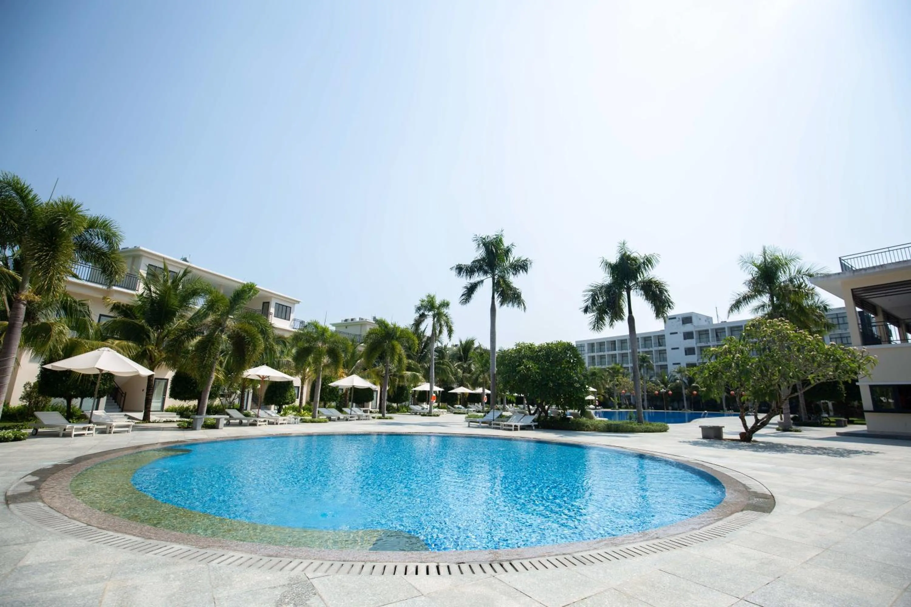 Swimming pool in Diamond Bay Condotel Resort Nha Trang