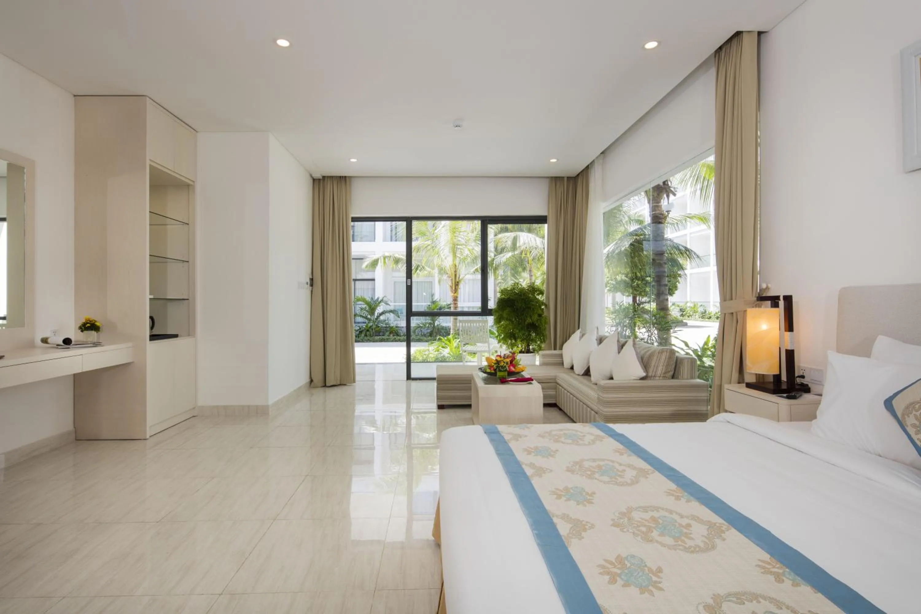 Living room, Bed in Diamond Bay Condotel Resort Nha Trang