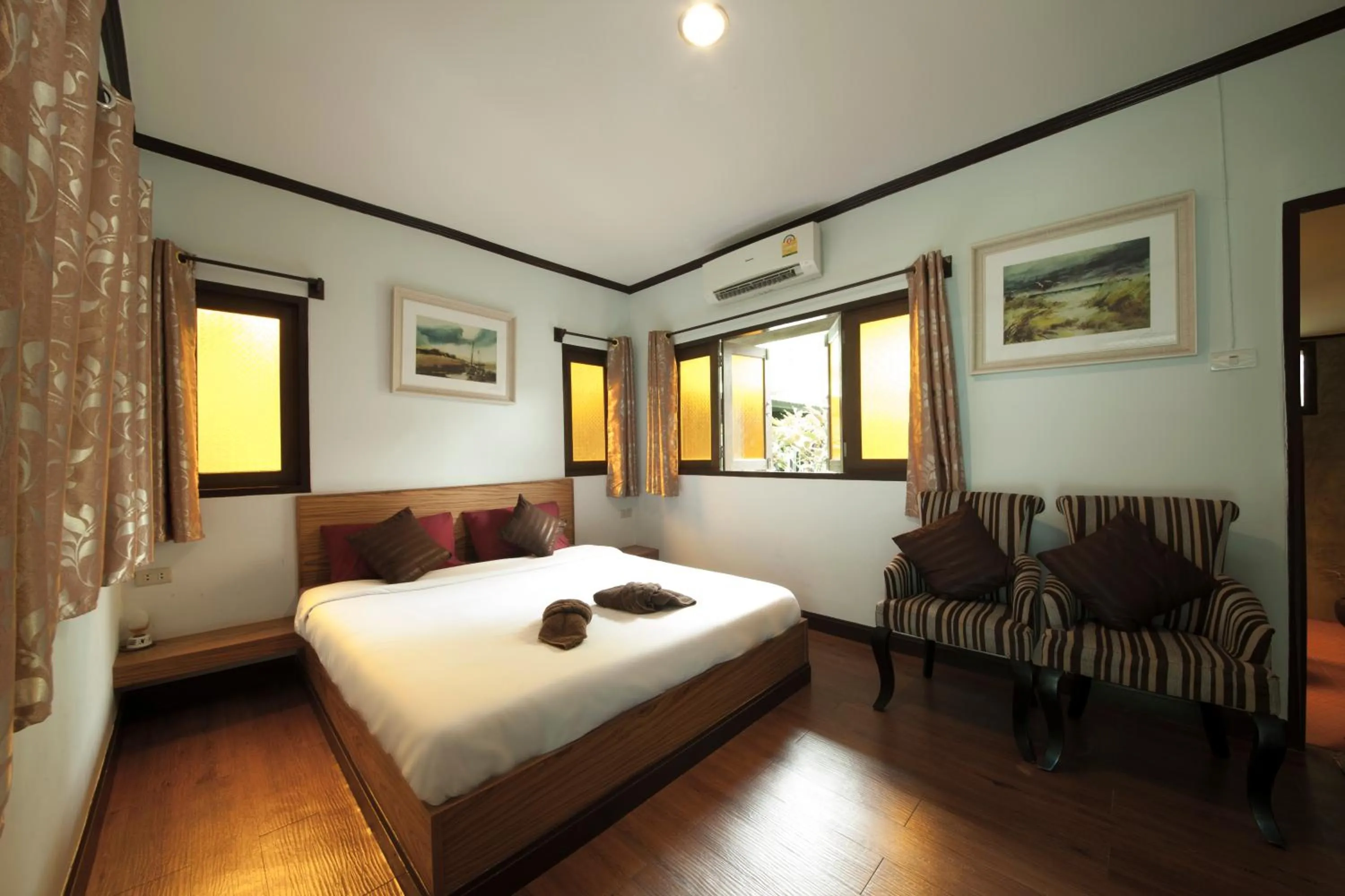 Photo of the whole room, Bed in Hatthatara Resort