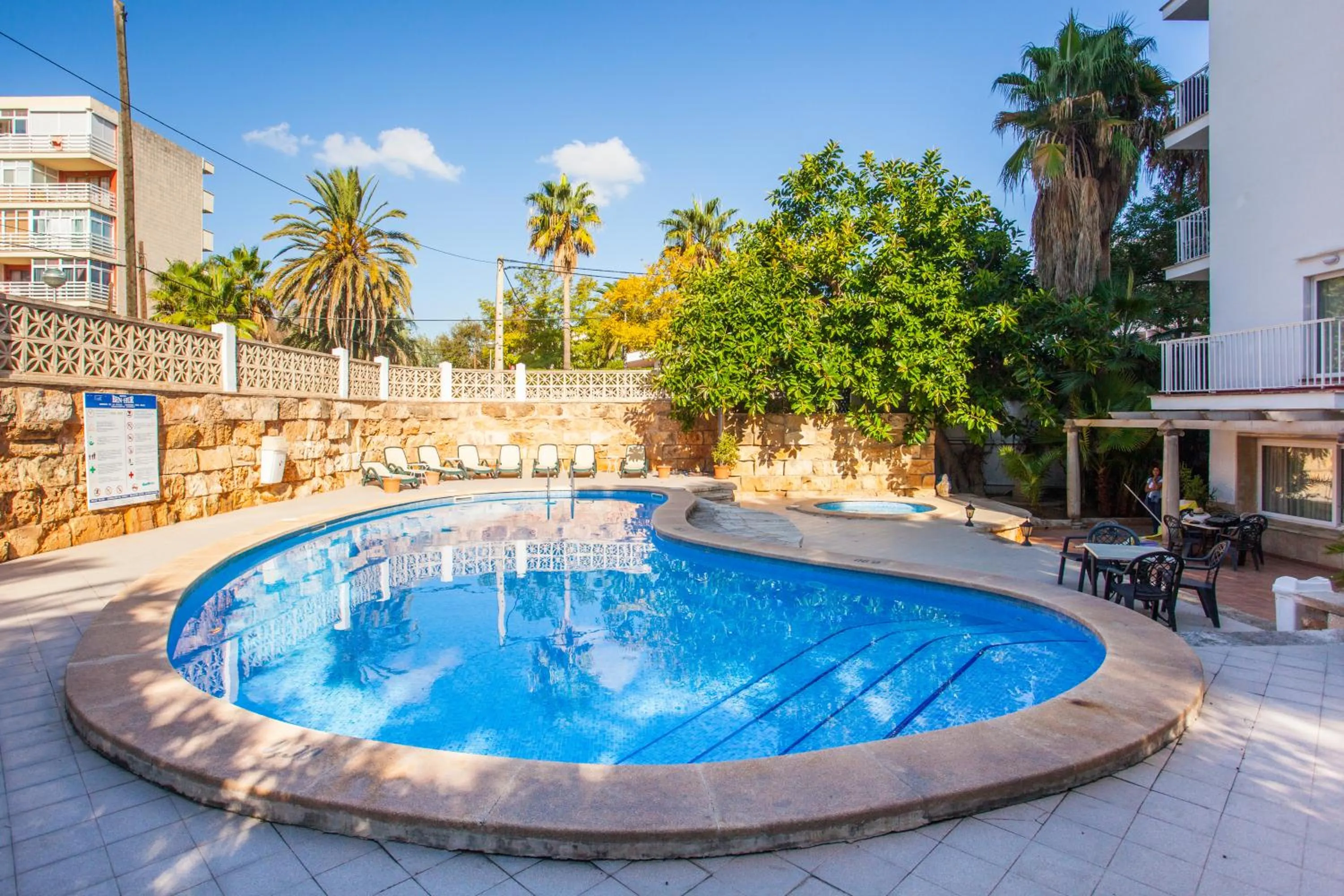 Swimming pool in Apartamentos Ben-Hur
