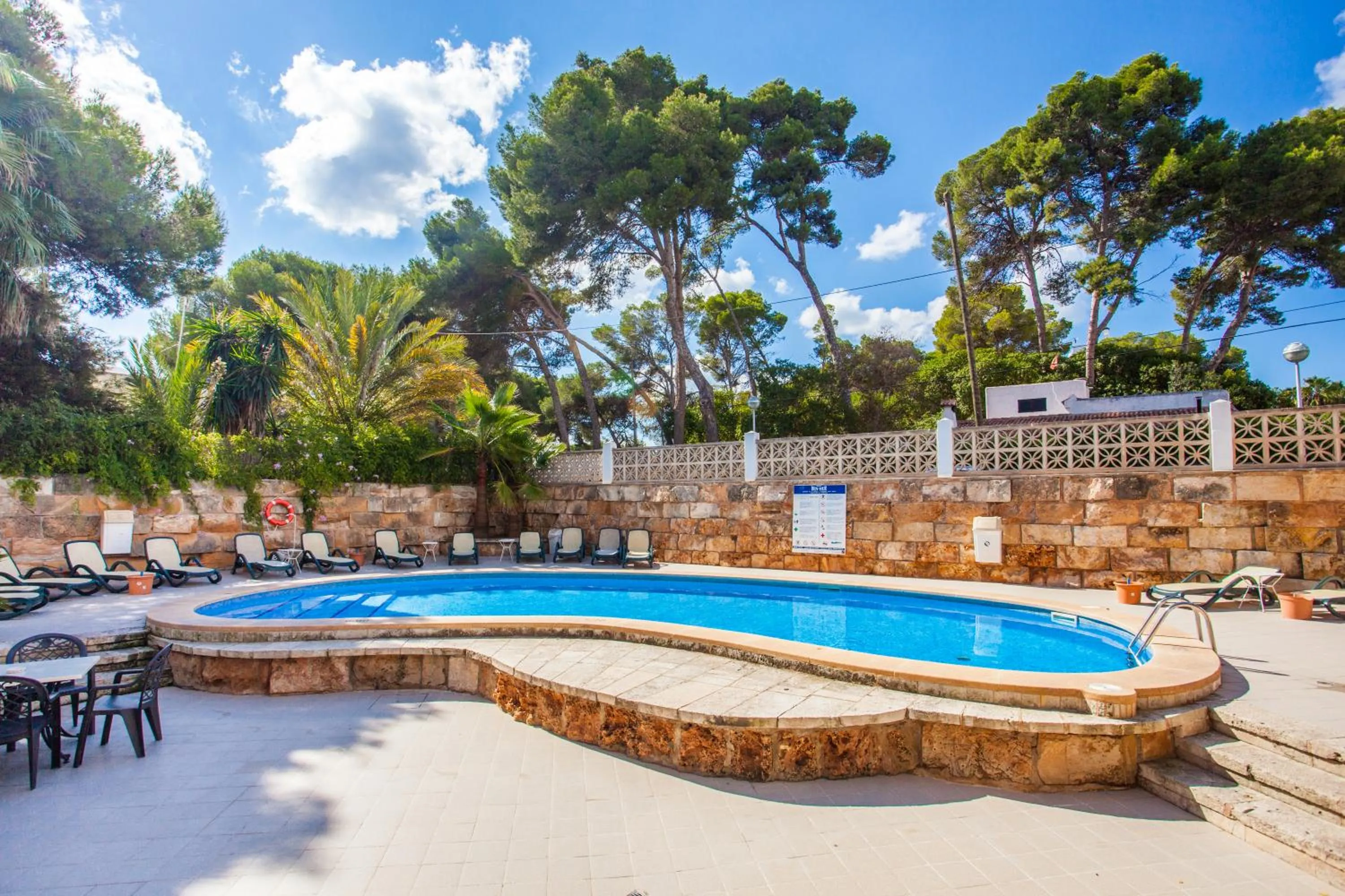 Swimming pool in Apartamentos Ben-Hur