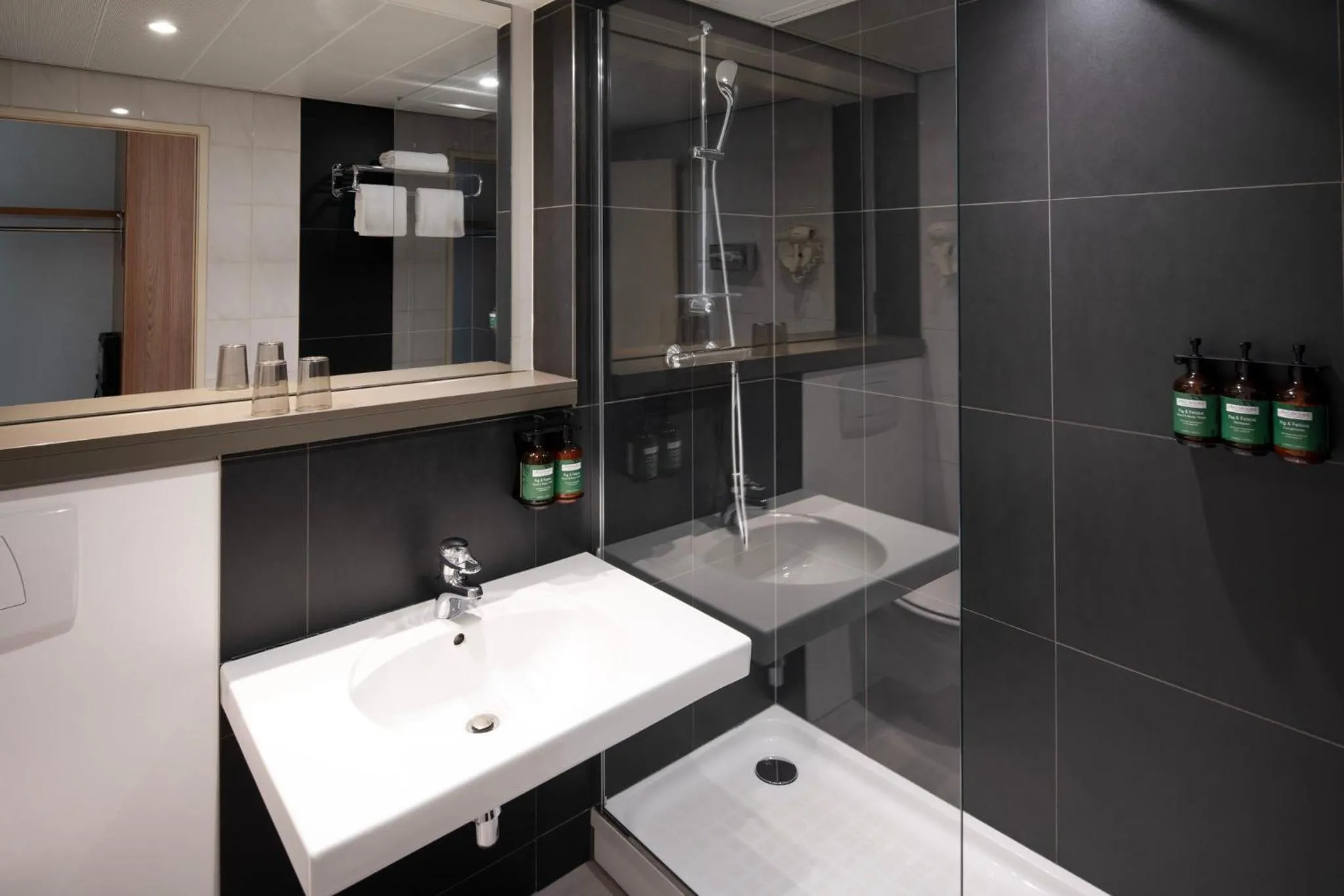 Bathroom in Crowne Plaza Antwerpen by IHG