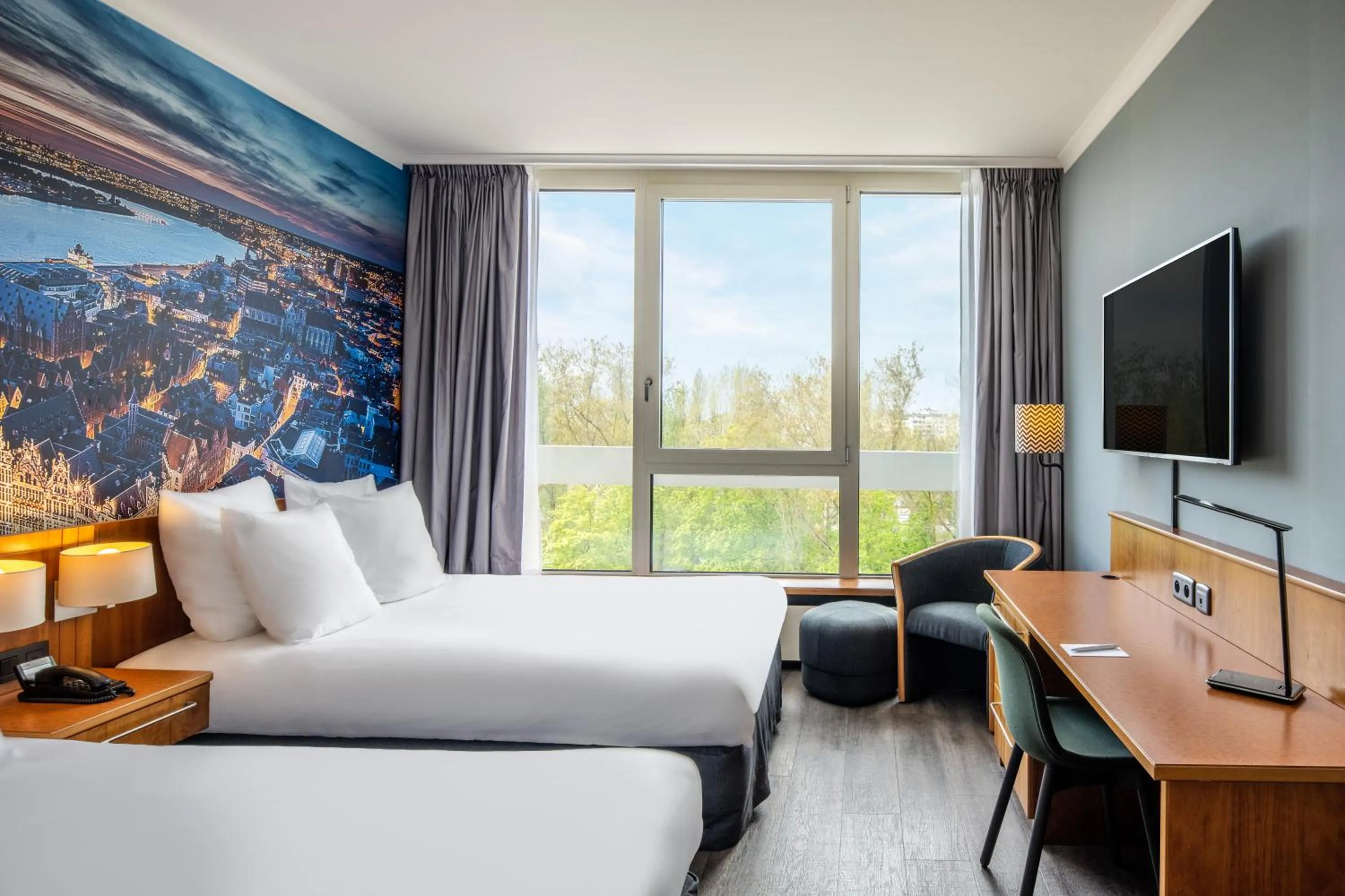 Bed in Crowne Plaza Antwerpen by IHG