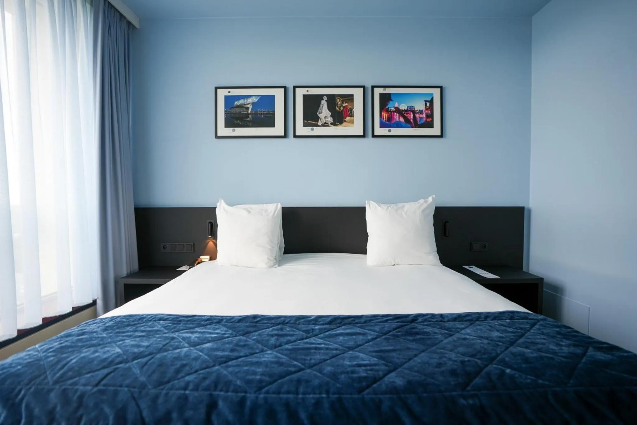 Photo of the whole room, Bed in Crowne Plaza Antwerpen by IHG