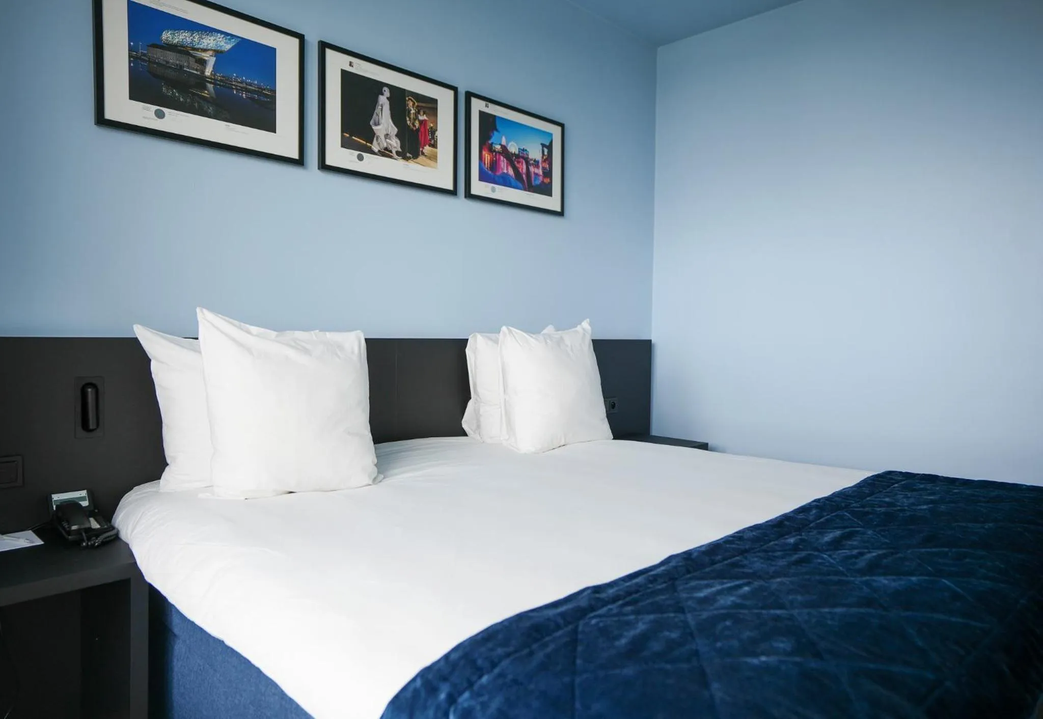 Bedroom, Bed in Crowne Plaza Antwerpen by IHG