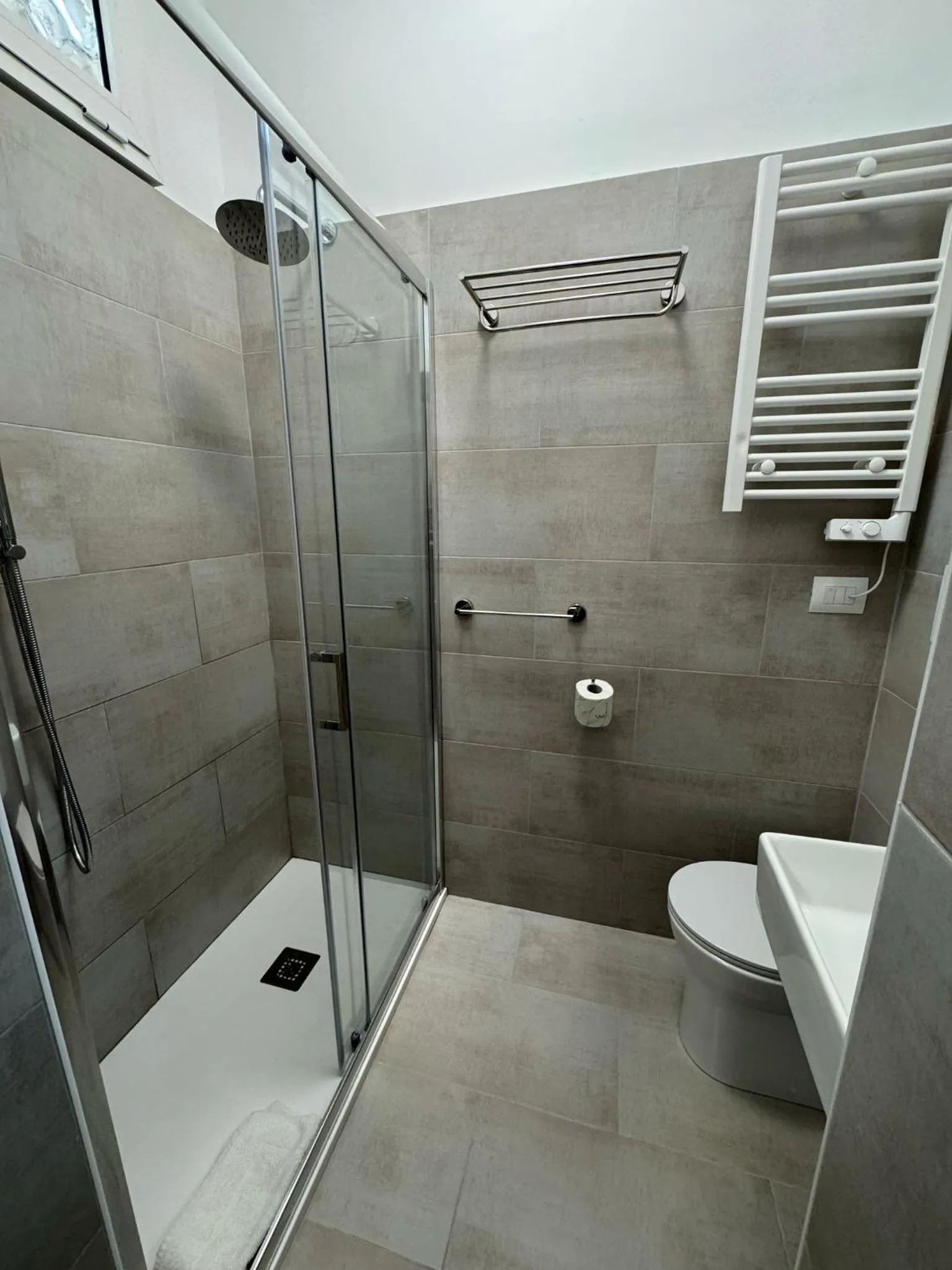 Shower in Hotel Cimarosa