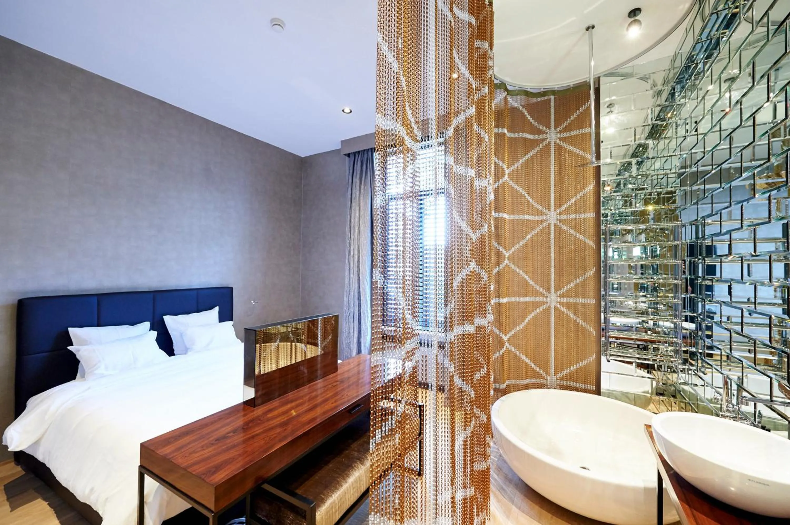 Bedroom, Bed in Hotel Groenendaal