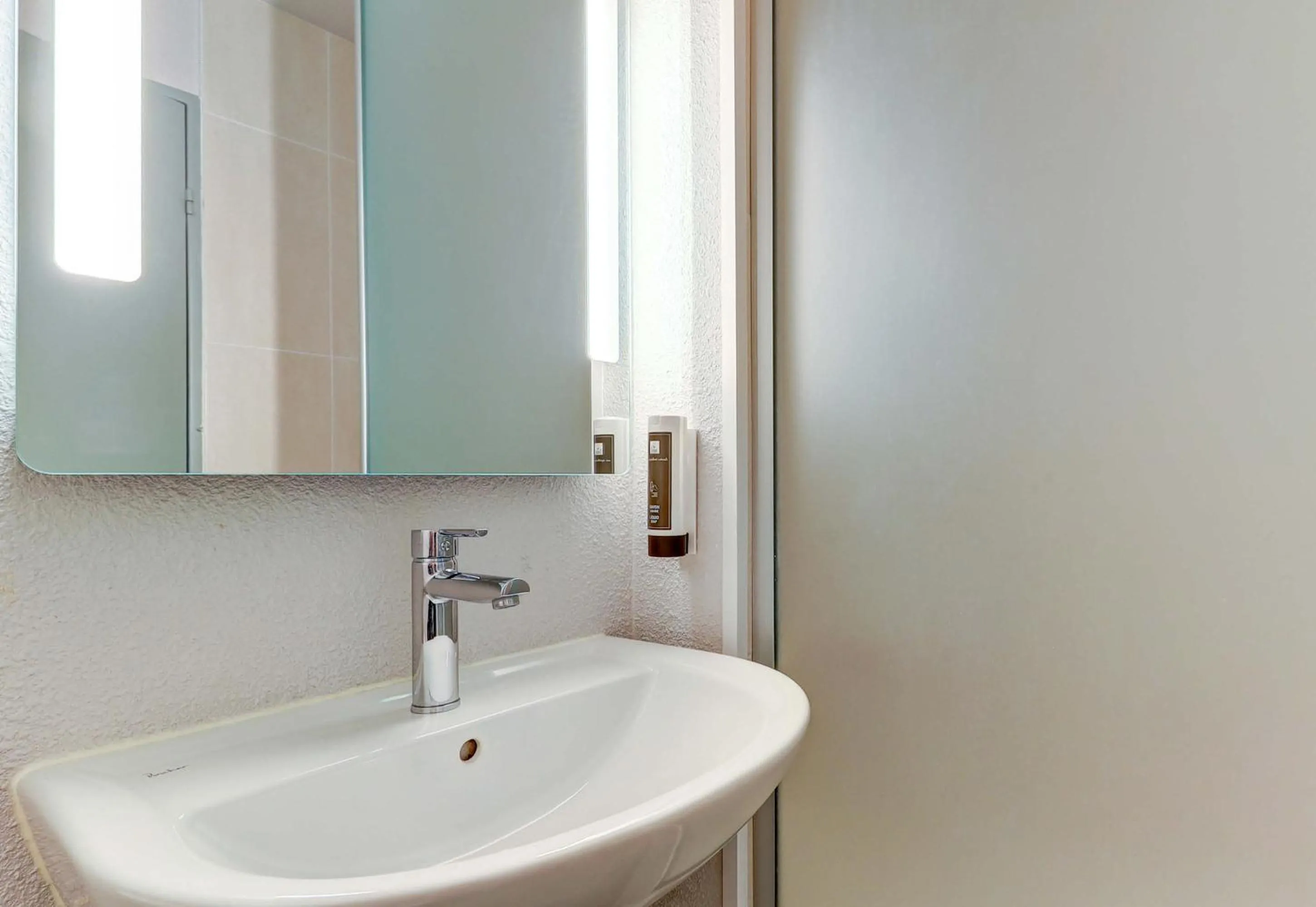 Bathroom in B&B HOTEL Beaune Sud 1 Palais des Congrès