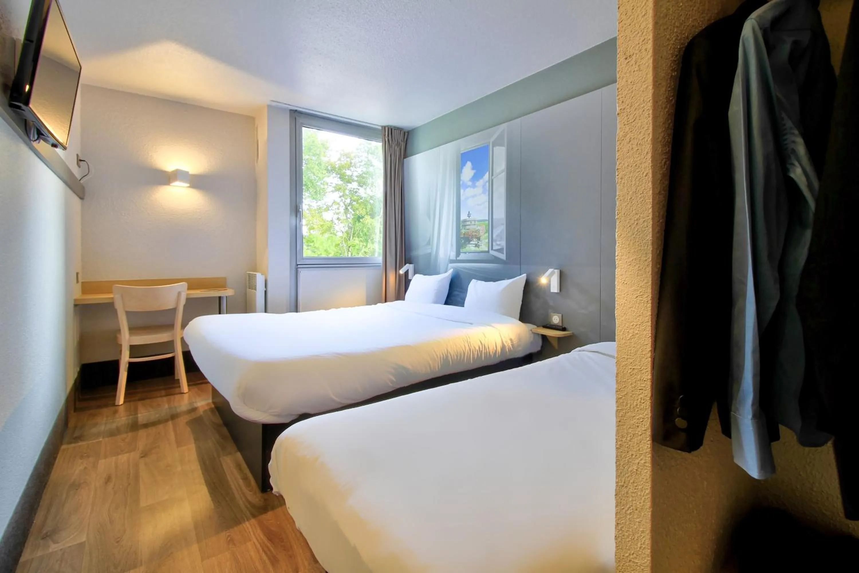 Bedroom, Bed in B&B HOTEL Beaune Sud 1 Palais des Congrès