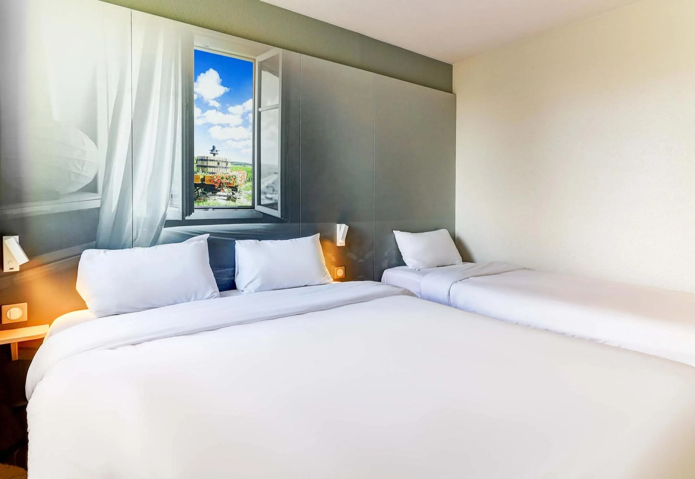 Bedroom, Bed in B&B HOTEL Beaune Sud 1 Palais des Congrès