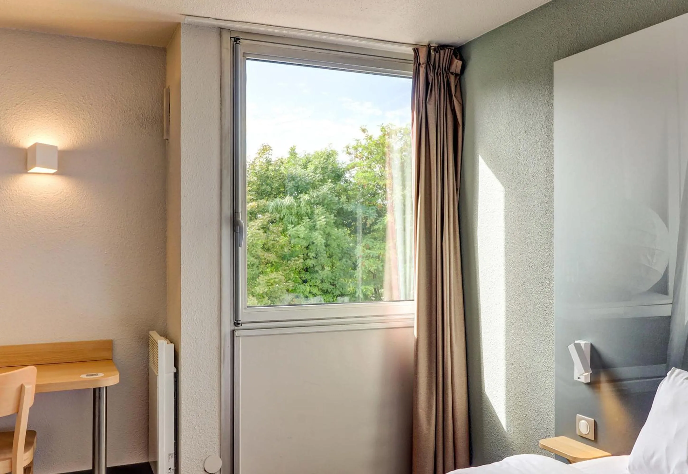 Bedroom, Bed in B&B HOTEL Beaune Sud 1 Palais des Congrès