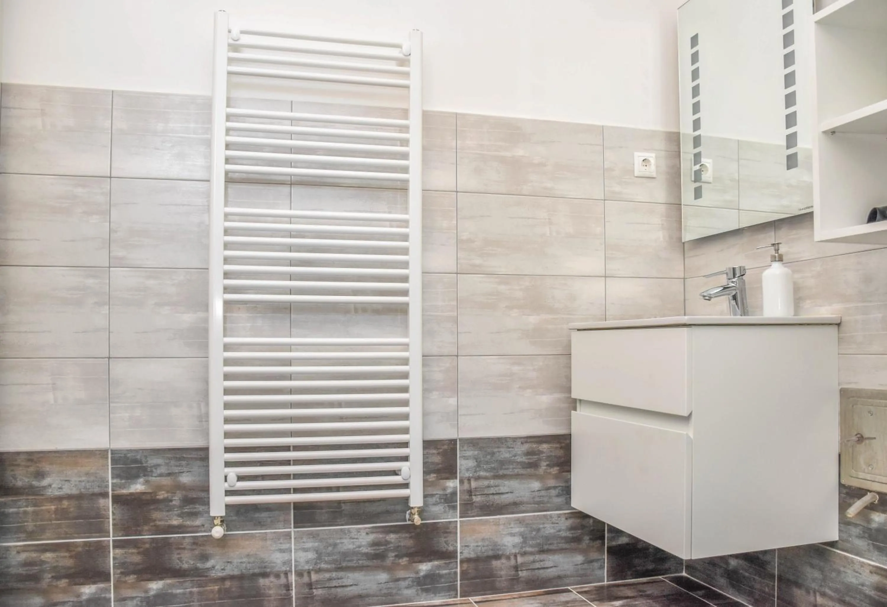 Diamond Astoria Apartments