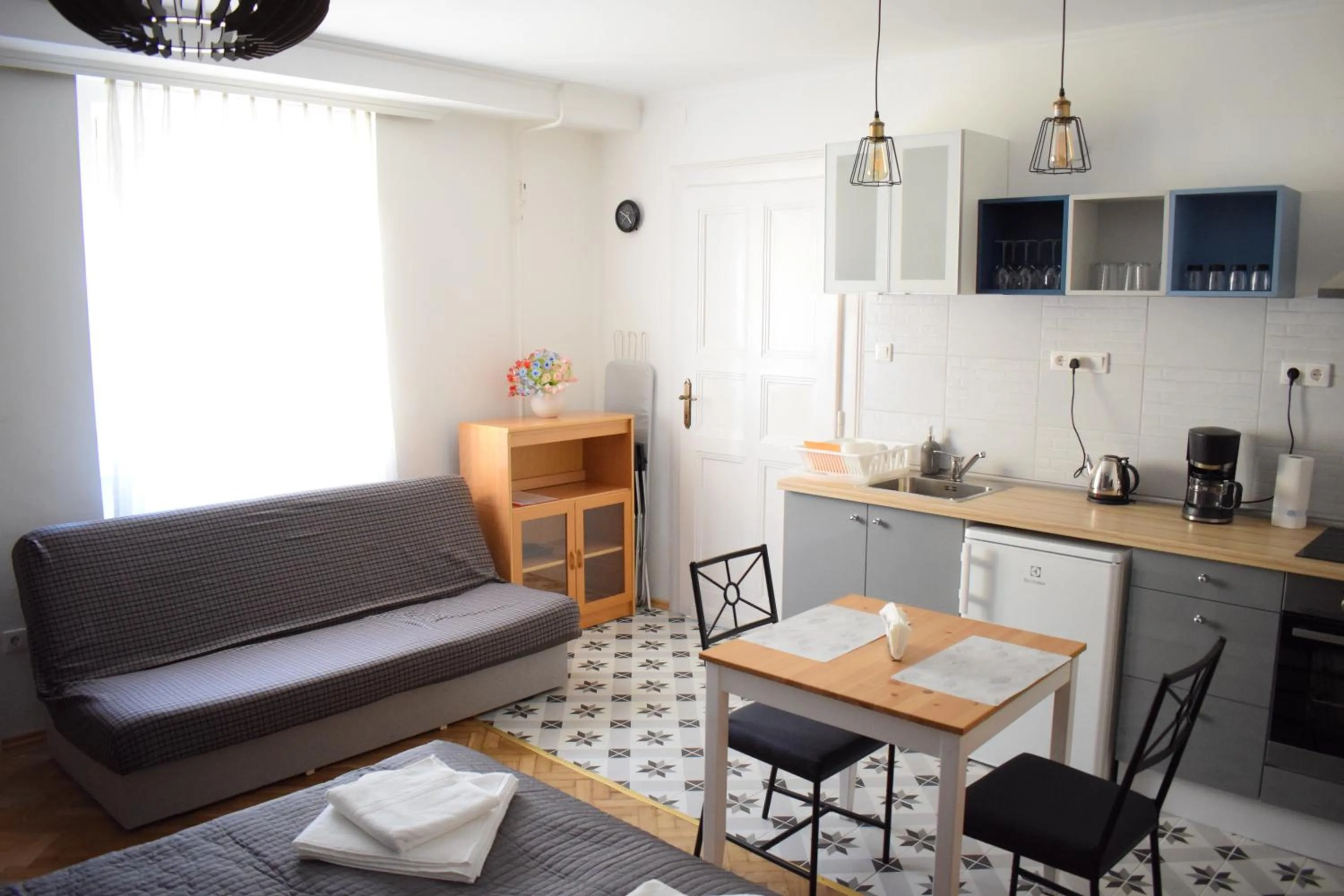 Diamond Astoria Apartments