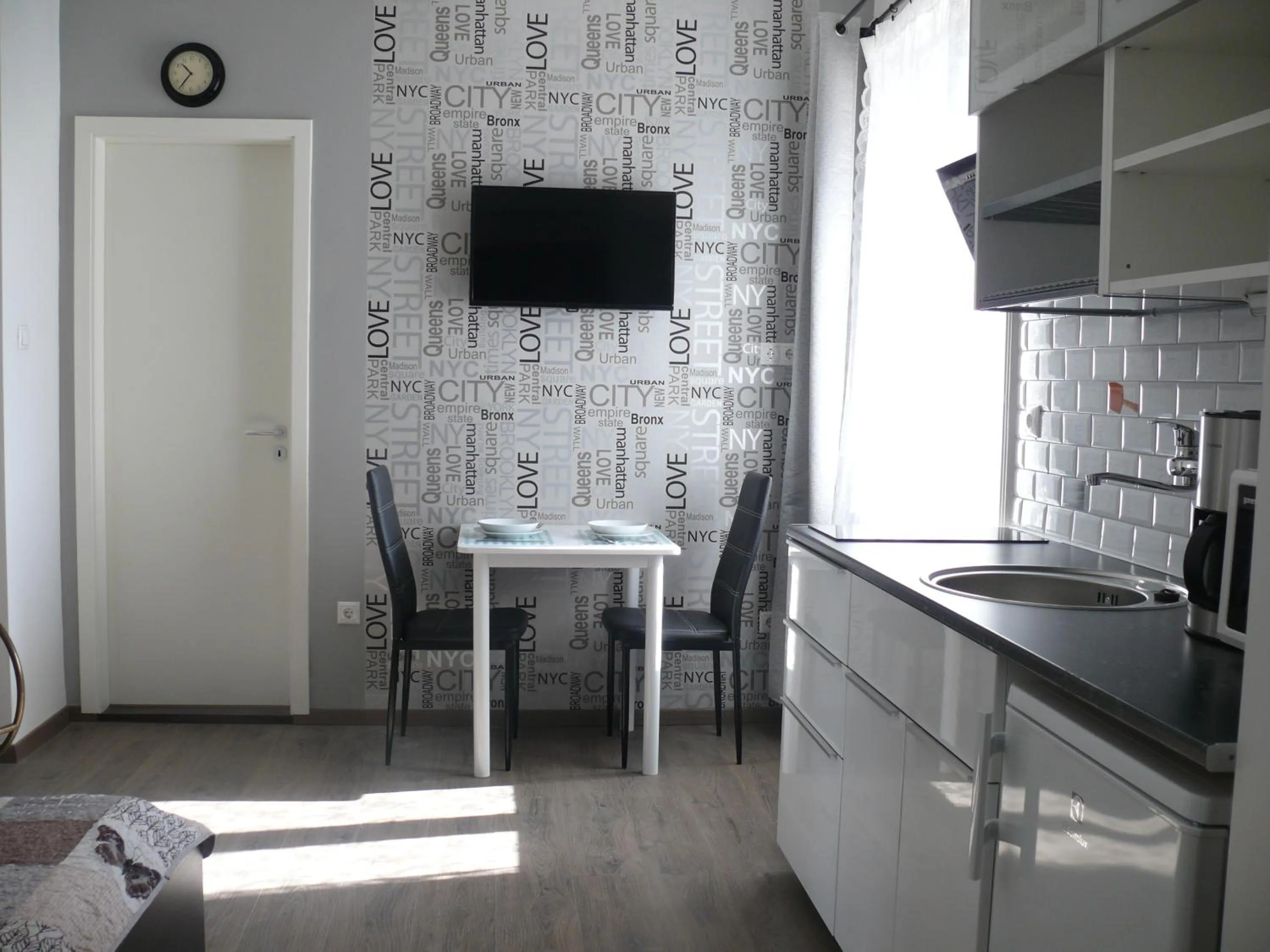 Diamond Astoria Apartments