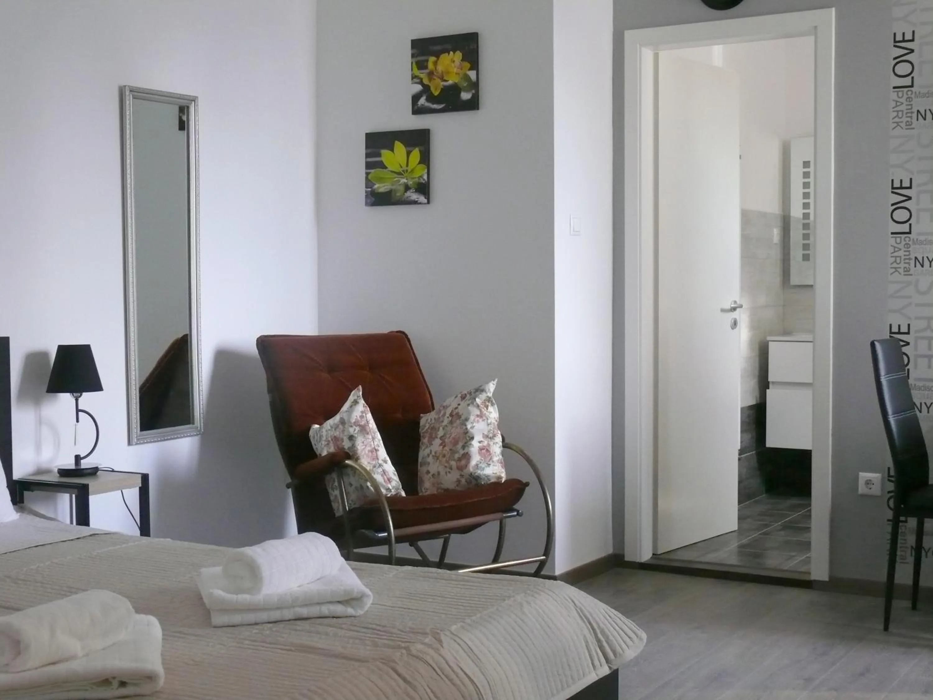 Bed in Diamond Astoria Apartments