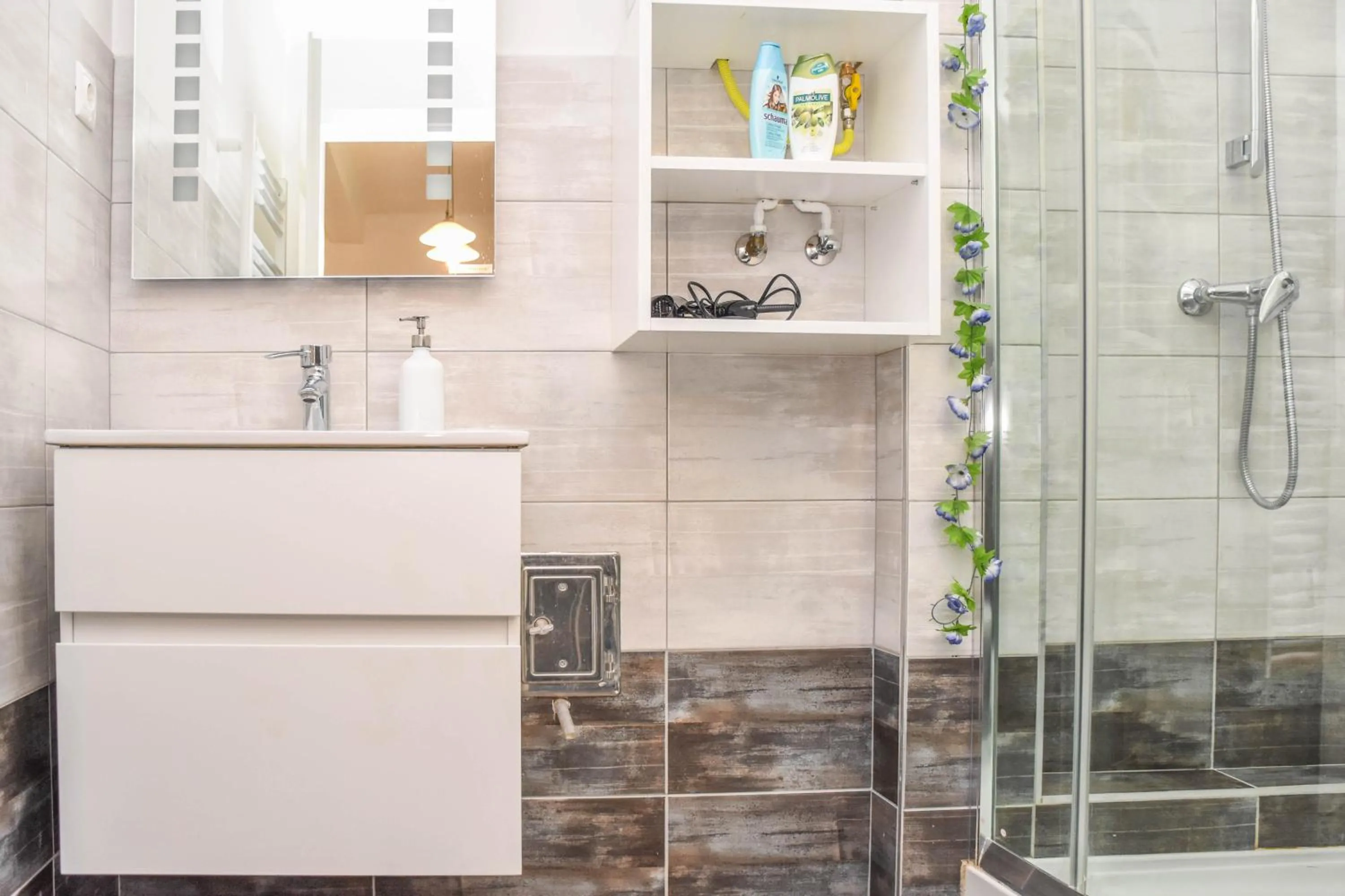 Diamond Astoria Apartments