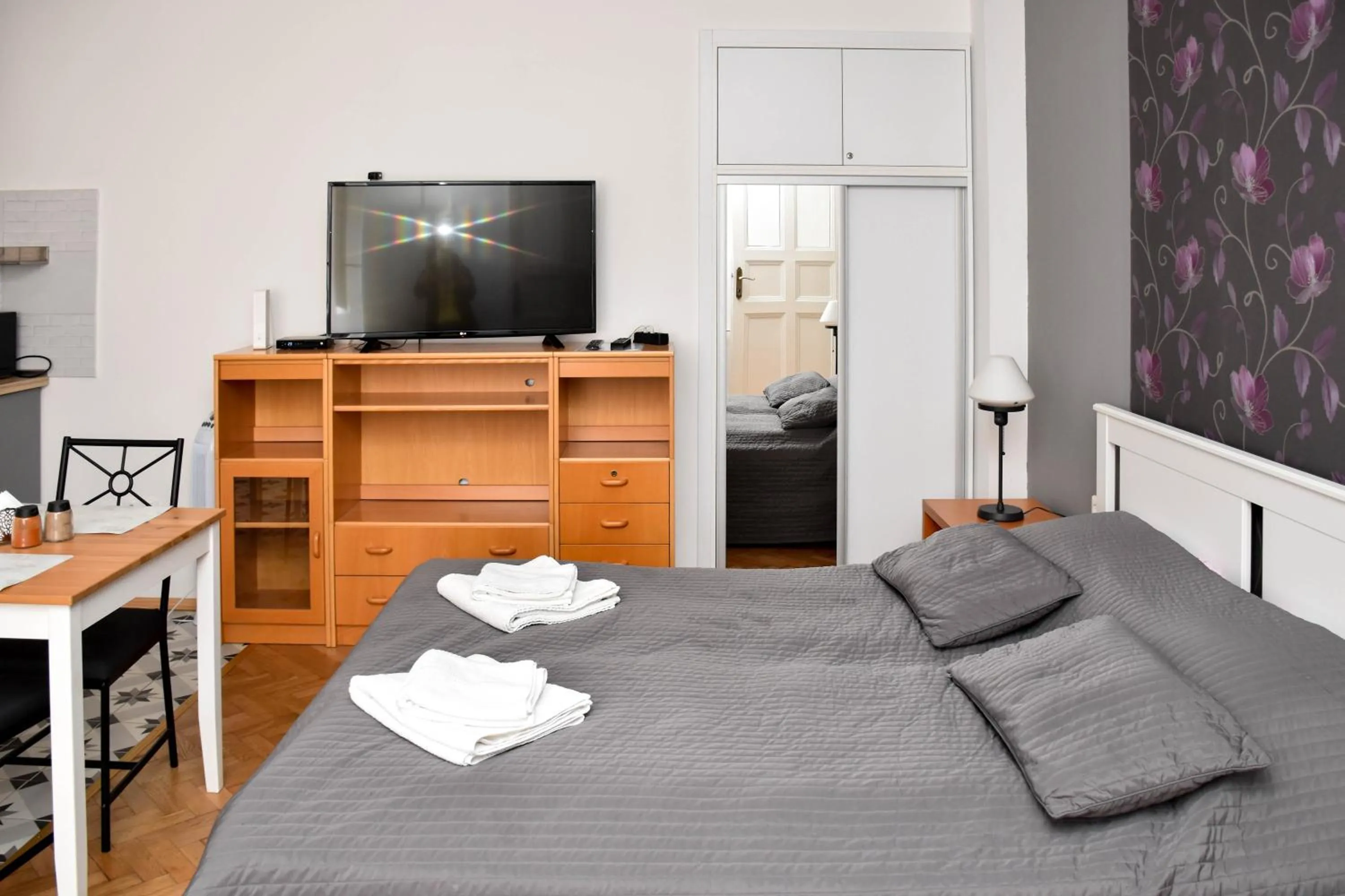 Bed in Diamond Astoria Apartments