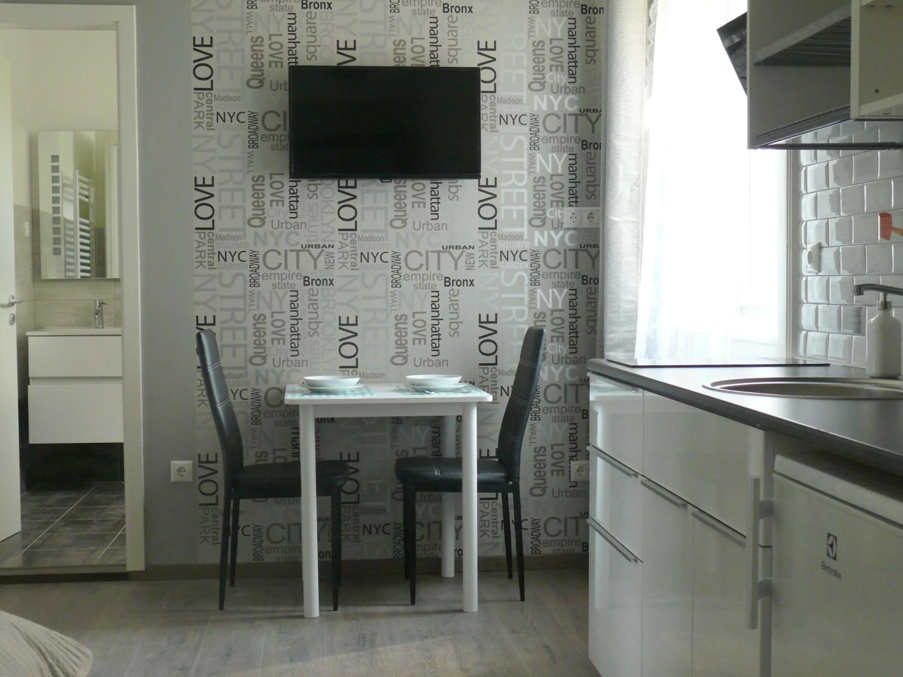 Diamond Astoria Apartments