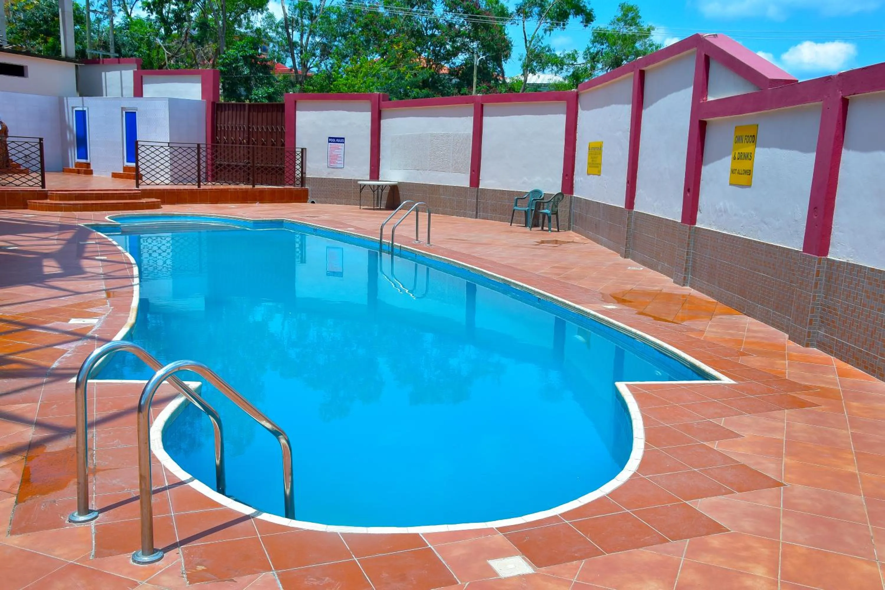 Swimming pool in Mawuli Hotel