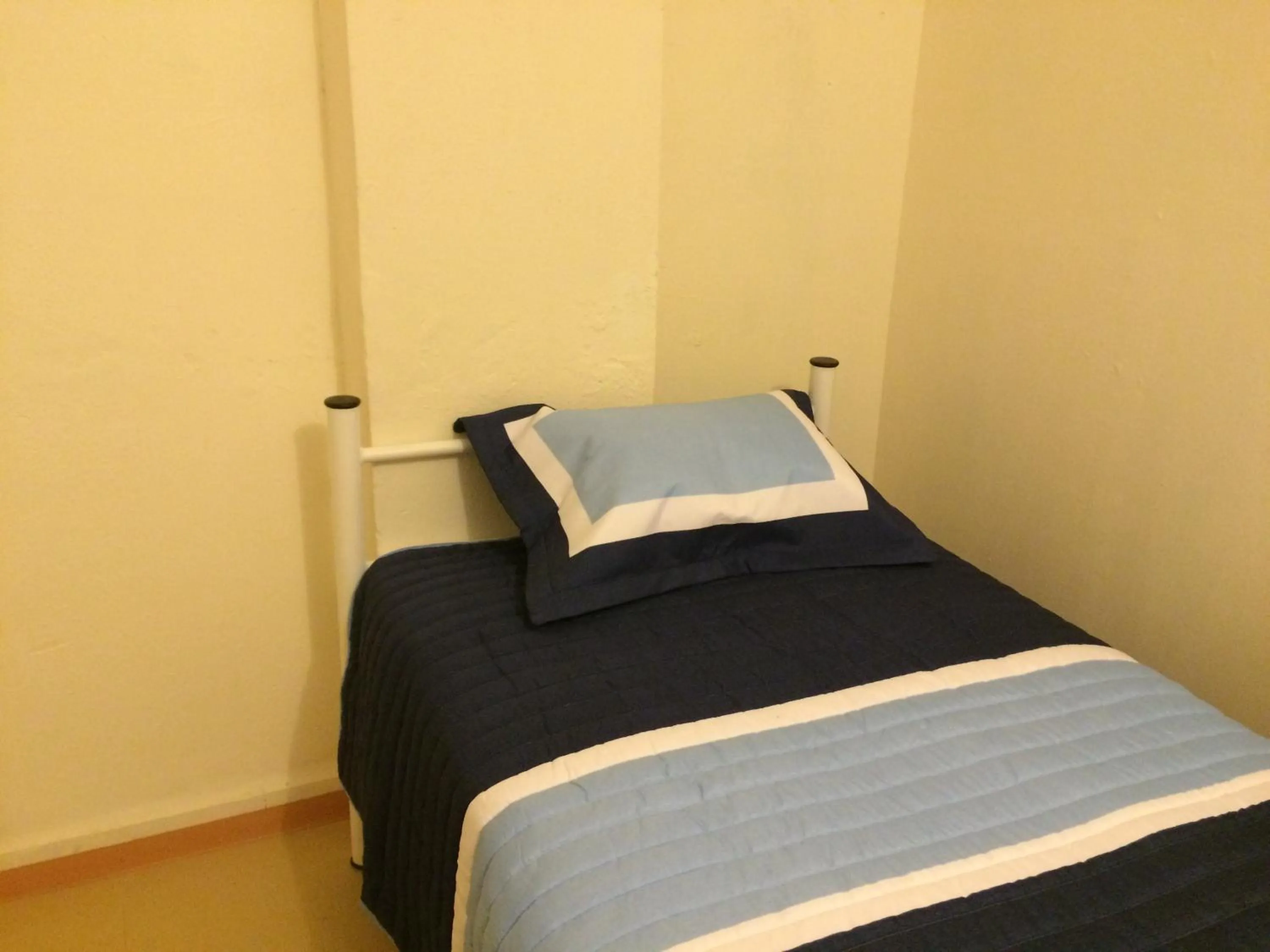 Kitchen or kitchenette, Bed in Hostal Ciudad de Mexico