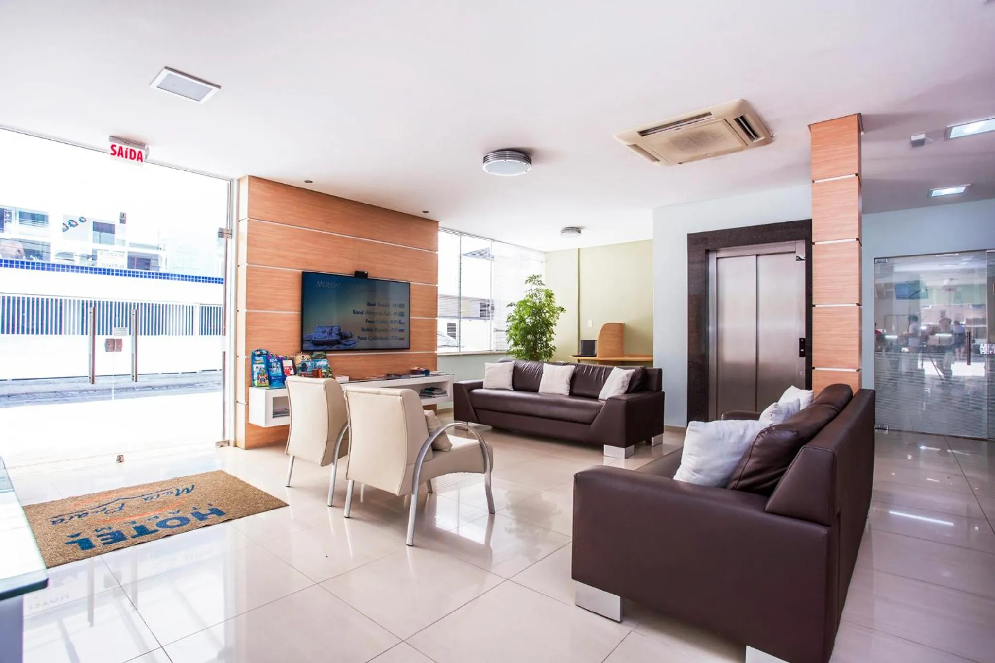 Communal lounge/ TV room in Hotel Itapema Meia Praia