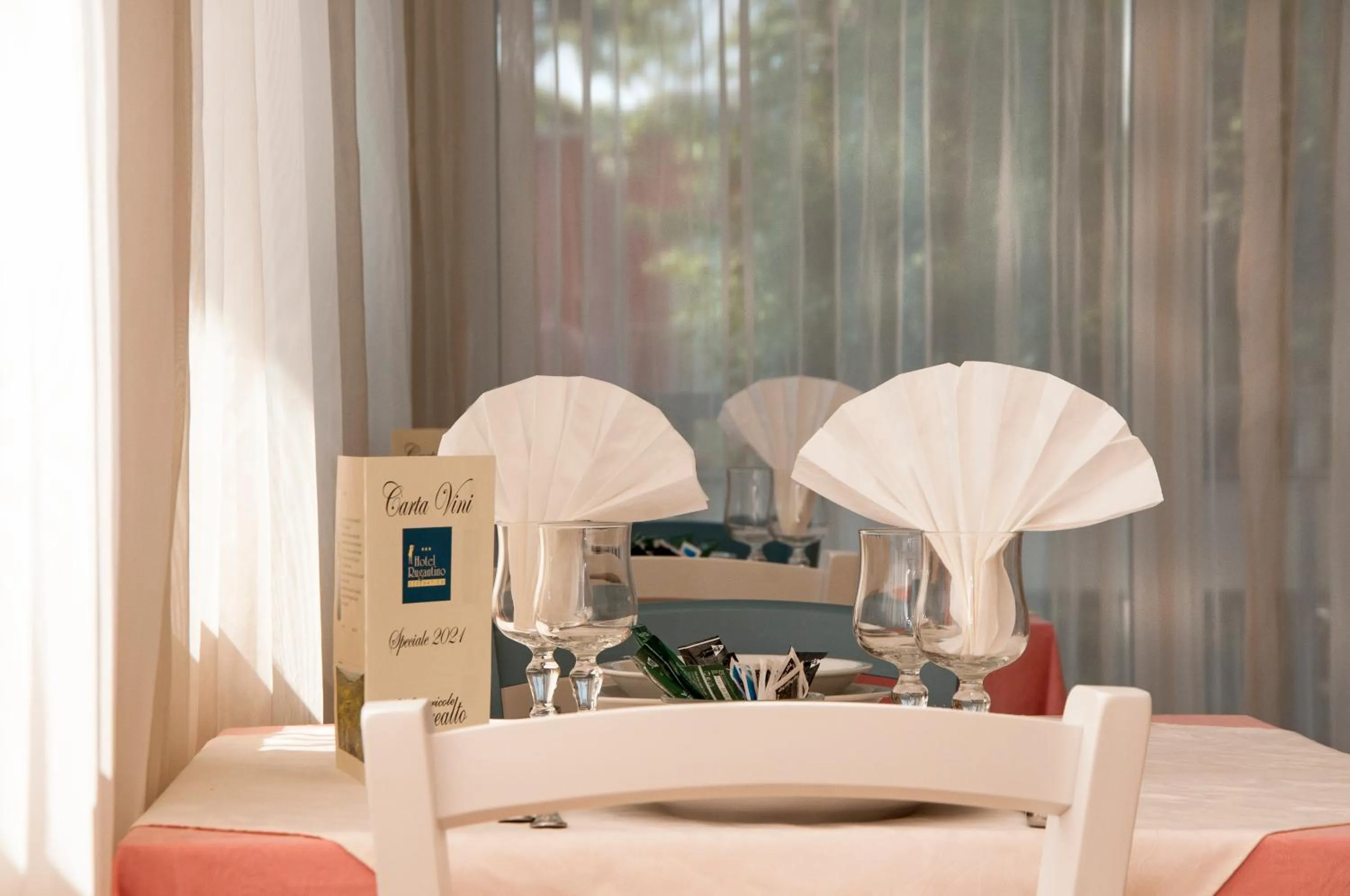 Restaurant/places to eat in Hotel Rugantino