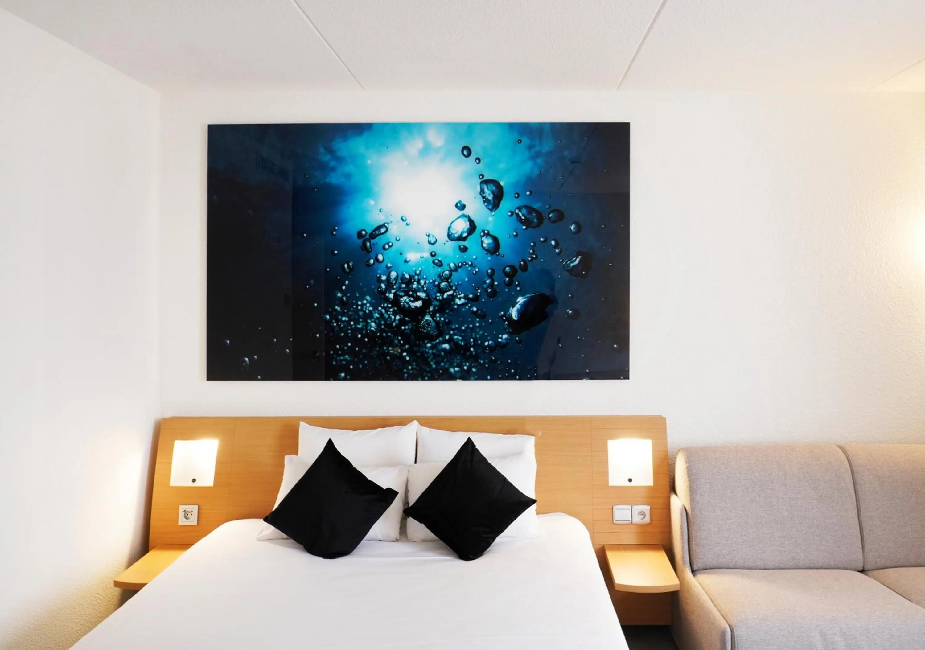 Shower, Bed in Novotel Antwerpen - Ekeren