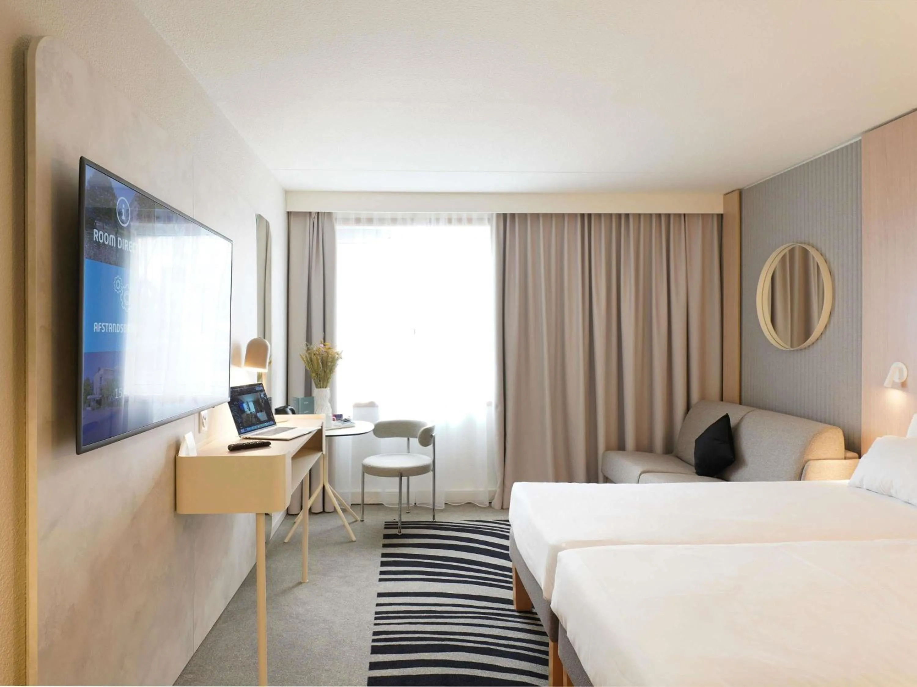 Property building, Bed in Novotel Antwerpen - Ekeren