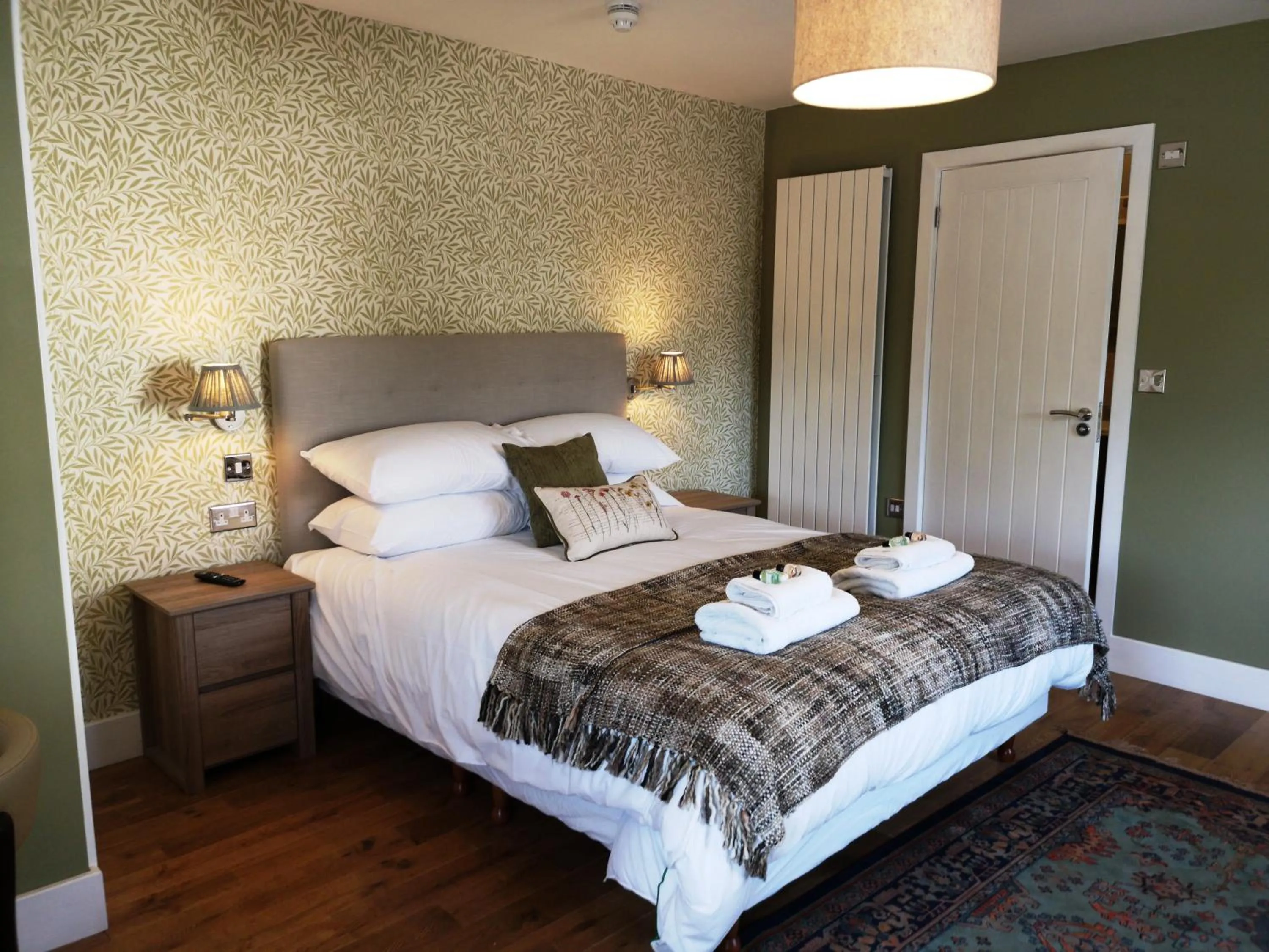 Shower, Bed in Anglesey Hotel