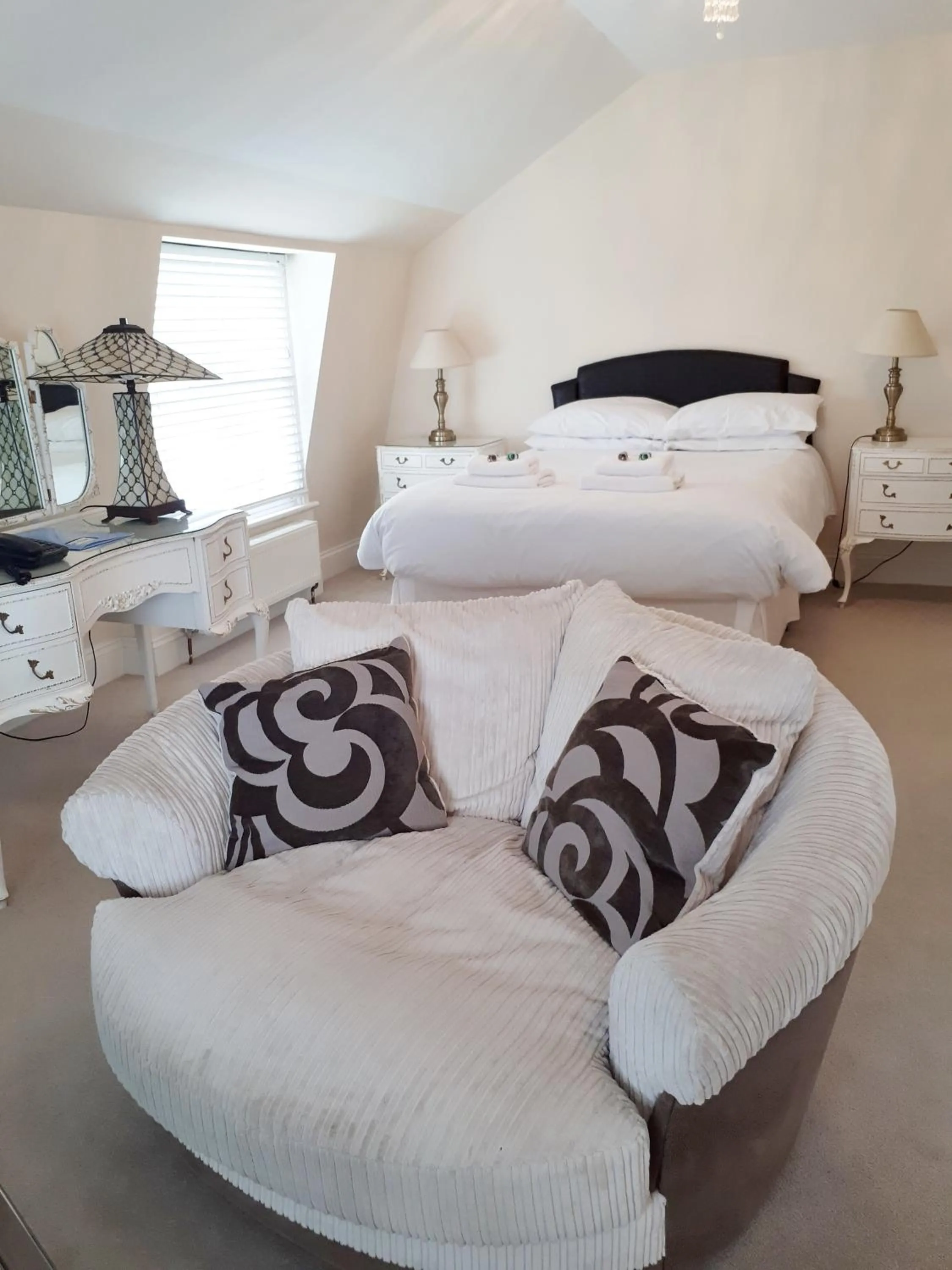 Shower, Bed in Anglesey Hotel