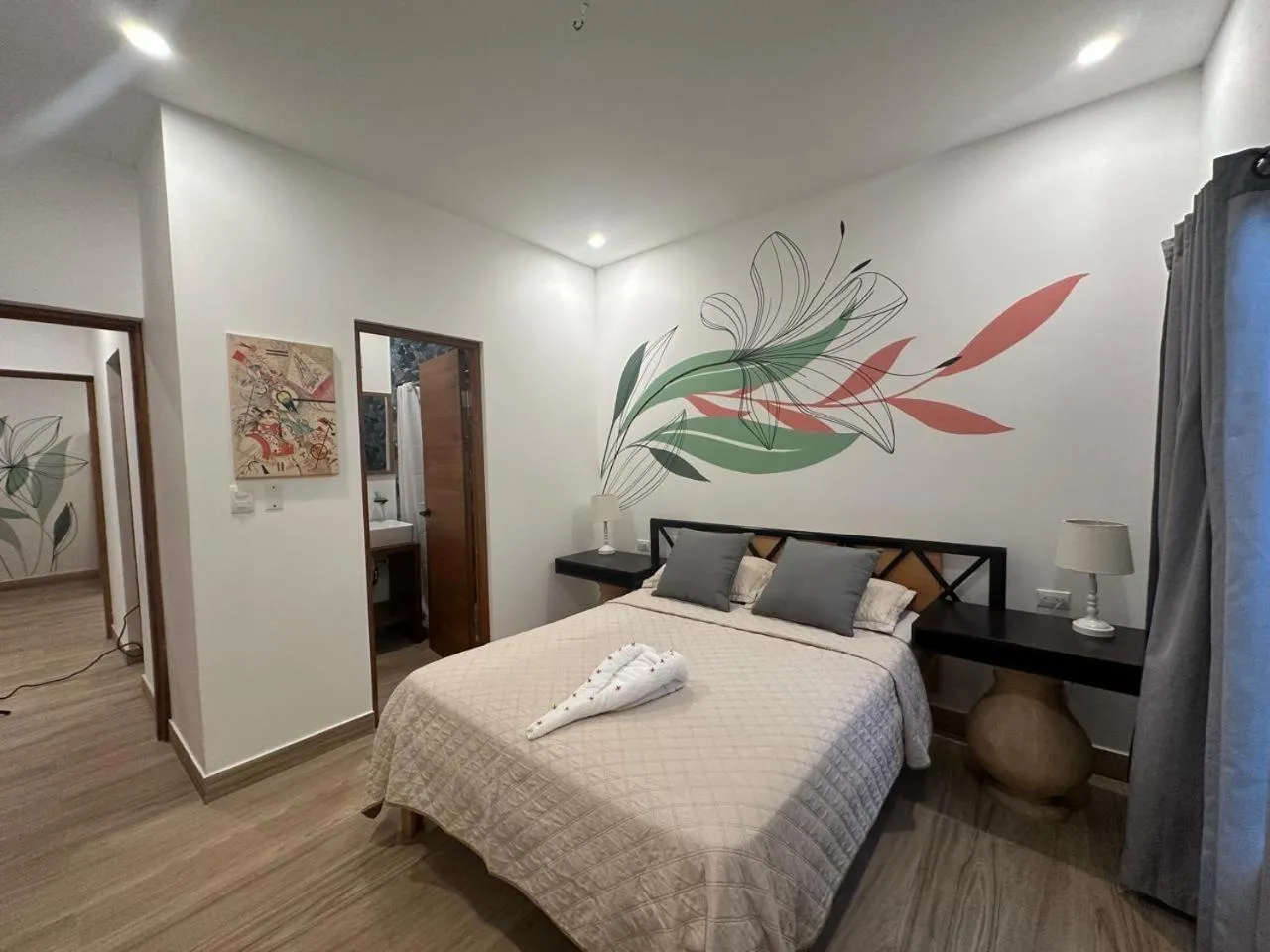 Photo of the whole room, Bed in Wide Mouth Frog Quepos