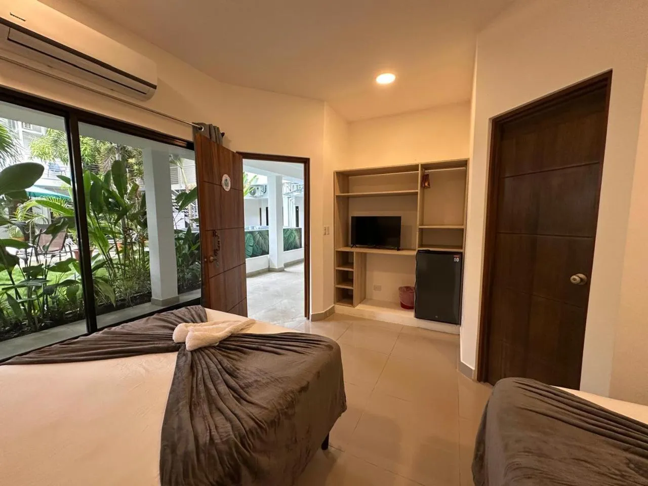 TV and multimedia in Wide Mouth Frog Quepos