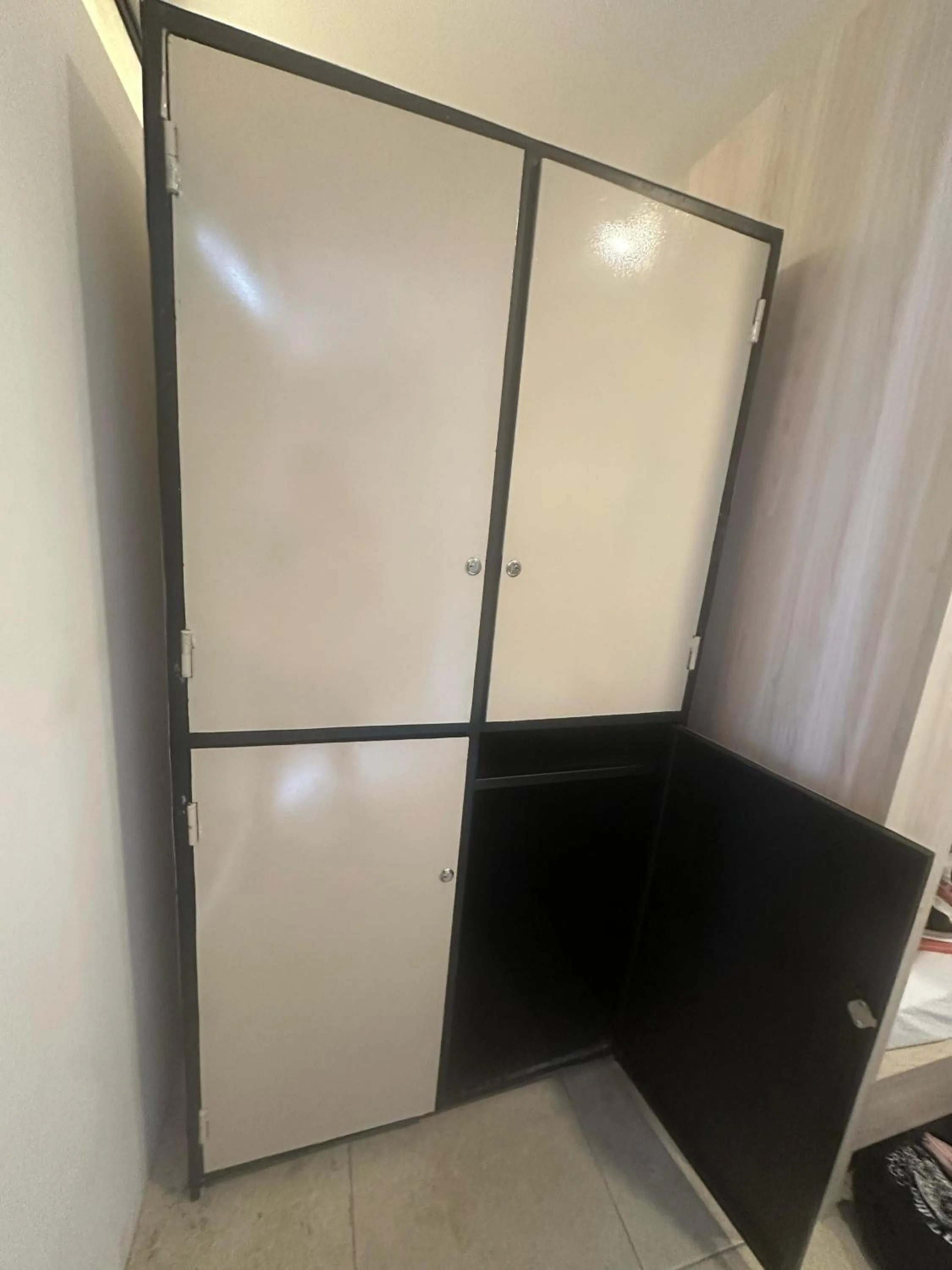 locker in Wide Mouth Frog Quepos