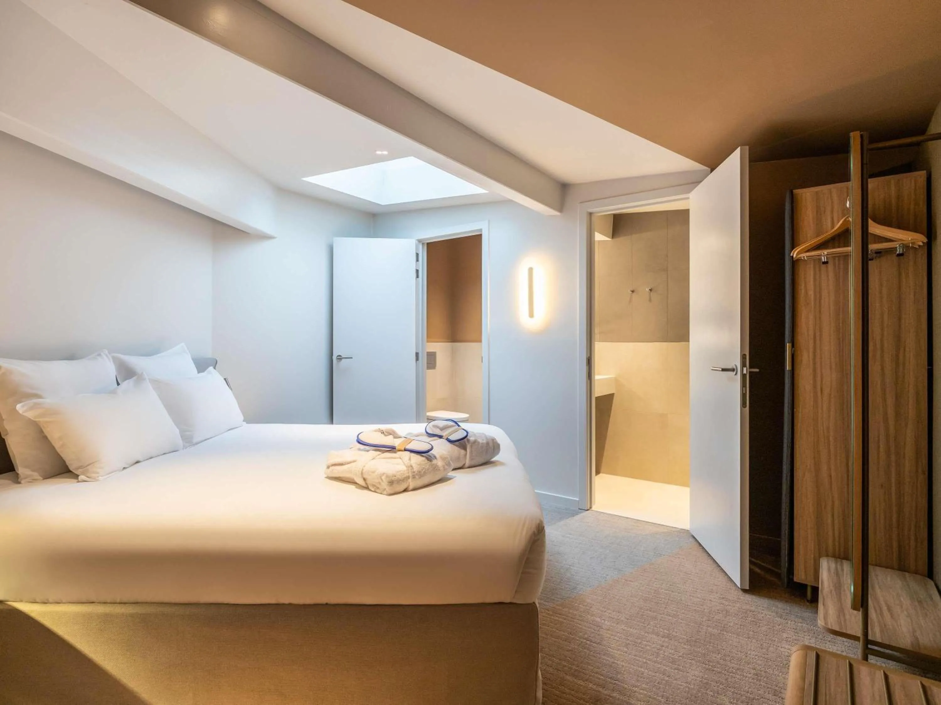 Bedroom, Bed in Novotel Brugge Centrum