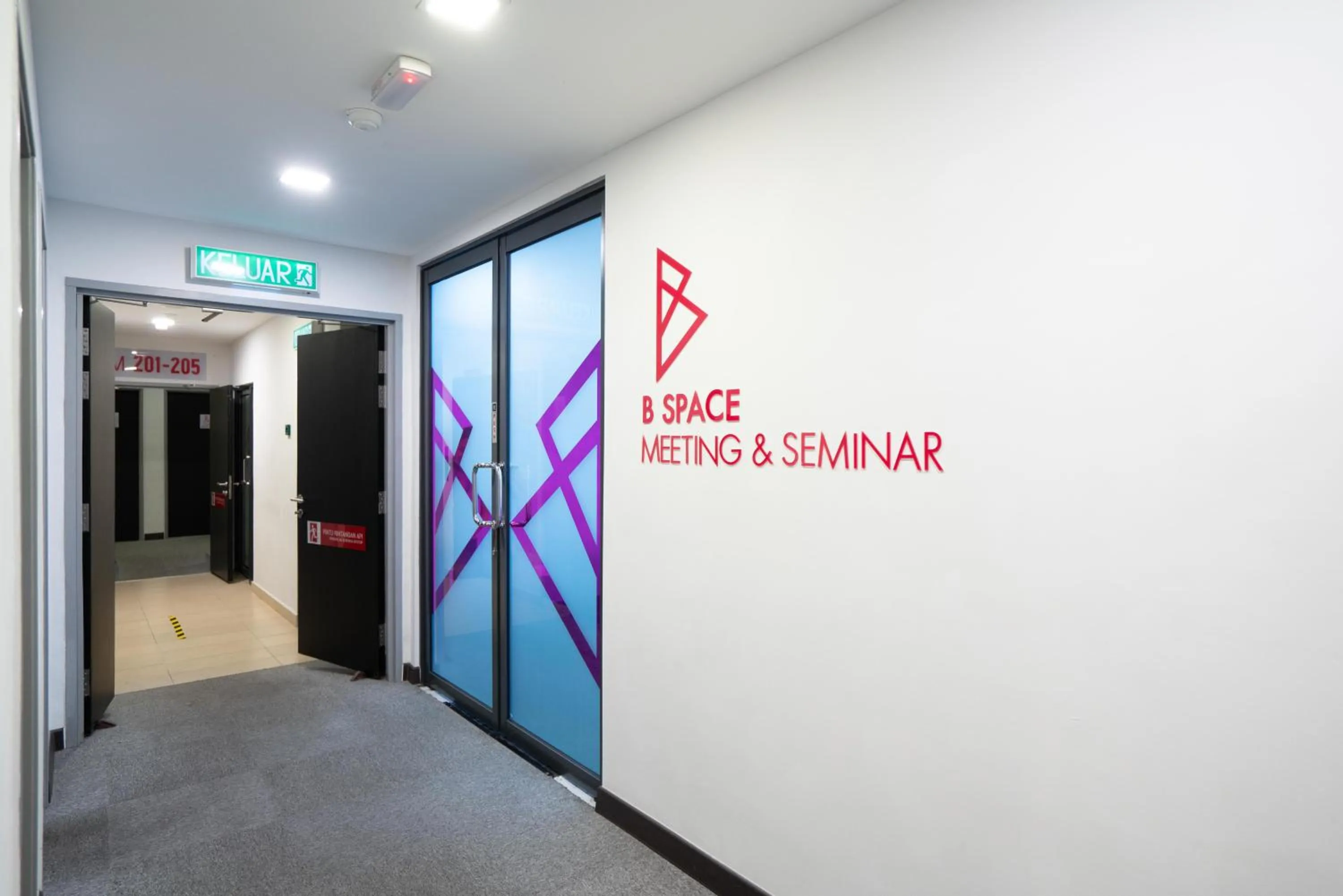 Business facilities in B Lot Hotel